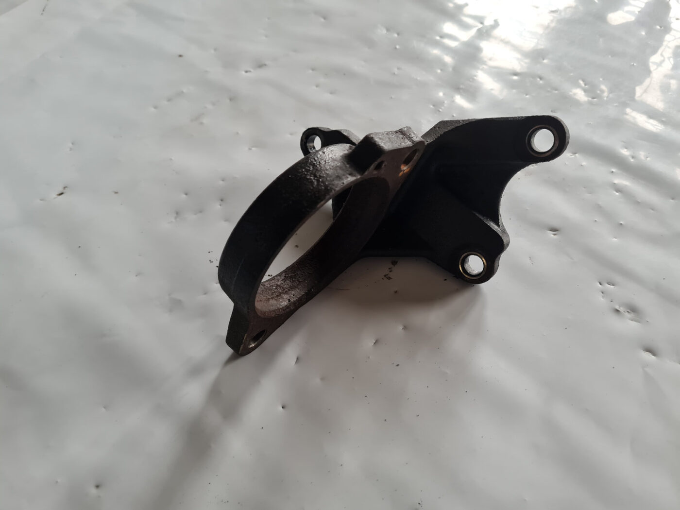 Priekšējas pusasses kronšteins priekš TOYOTA AVENSIS 2007 UNIVERSAL