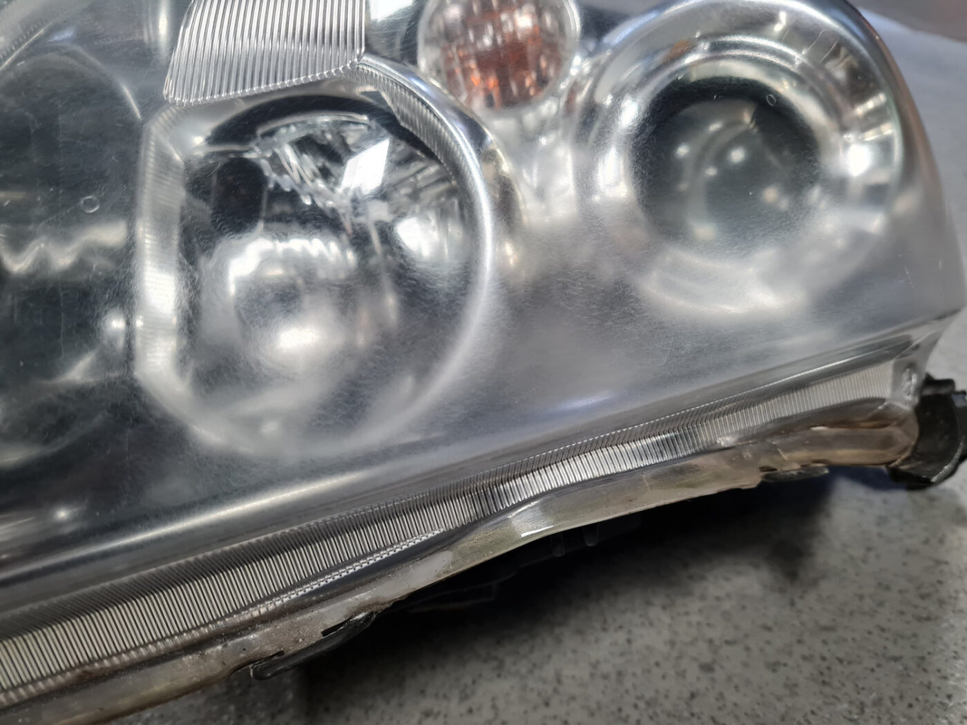 Priekšējais kreisais lukturis priekš TOYOTA AVENSIS 2007 UNIVERSAL