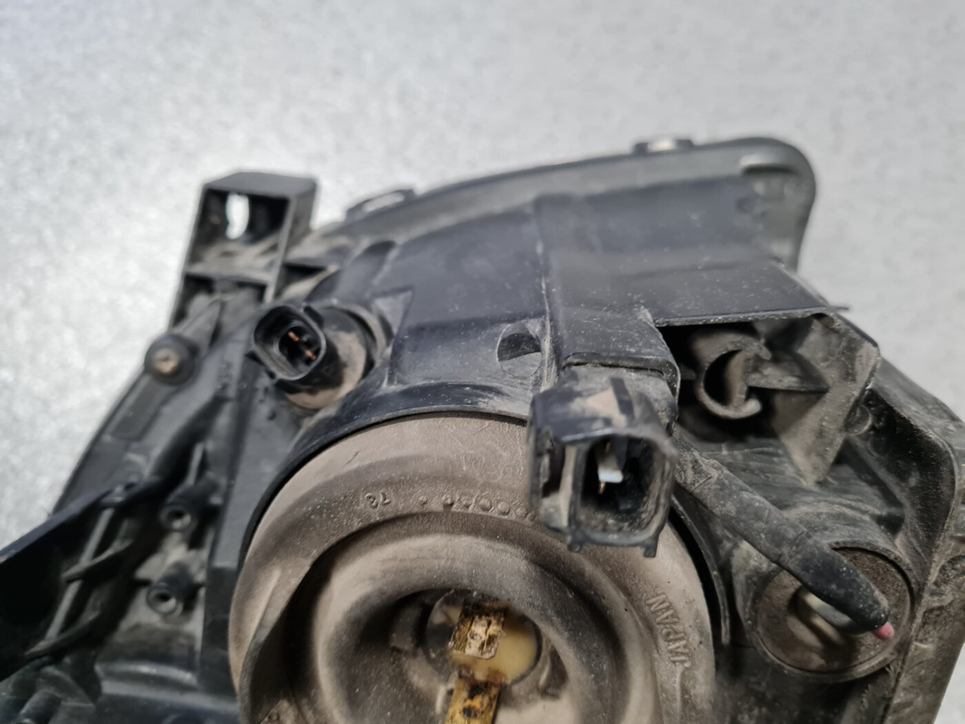 Priekšējais kreisais lukturis priekš TOYOTA AVENSIS 2007 UNIVERSAL