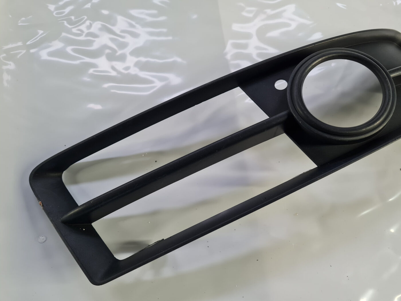 Miglas luktura reste, pa labi priekš AUDI A4 2007 2 Miglas luktura reste, pa labi priekš AUDI A4 2007