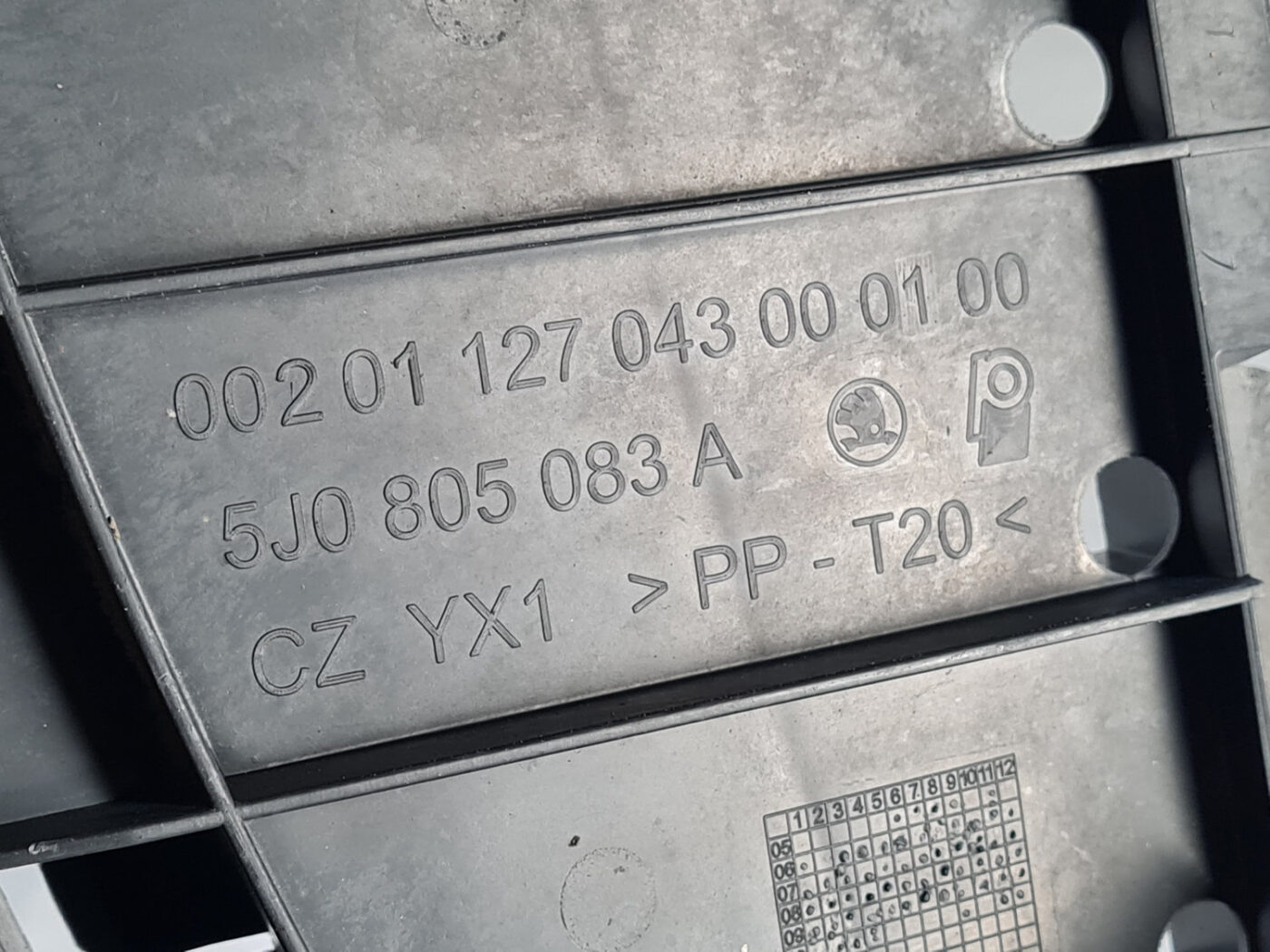 Priekšēja bufera kronšteins priekš ŠKODA FABIA 2008 3 Priekšēja bufera kronšteins priekš ŠKODA FABIA 2008