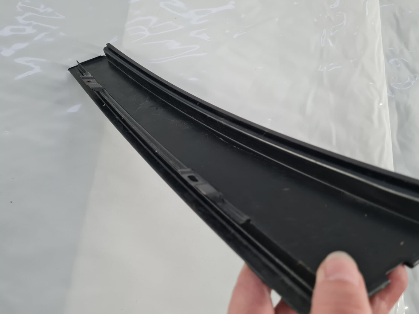 Durvju stikla moldings priekš VW PASSAT B6 2006 ANGL. UNIVERSAL