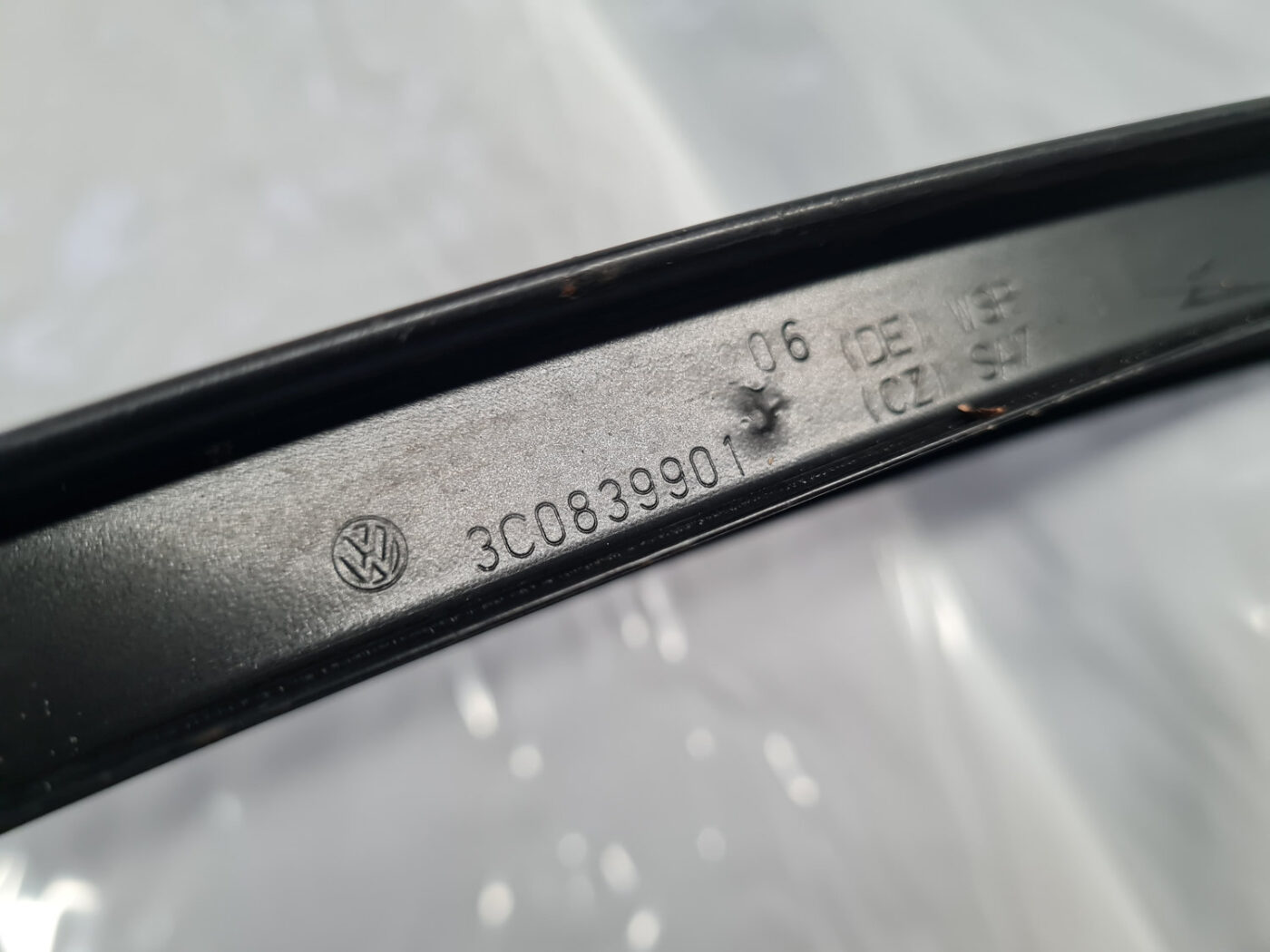 Durvju stikla moldings priekš VW PASSAT B6 2006 ANGL. UNIVERSAL