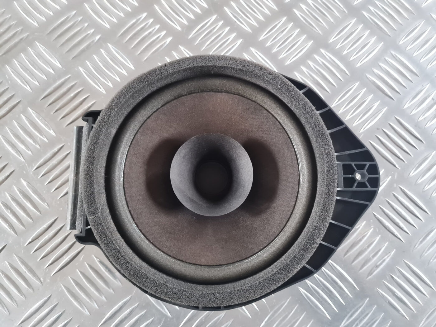 Durvju skaļrunis, apakšā priekš OPEL INSIGNIA 2010 2 Durvju skaļrunis, apakšā priekš OPEL INSIGNIA 2010