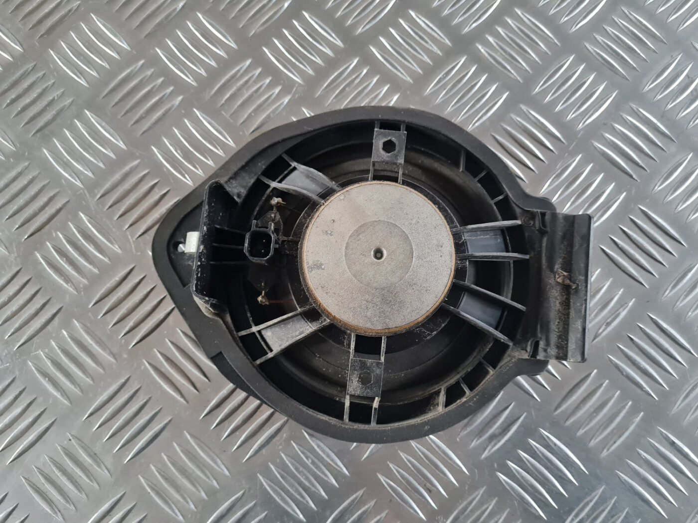 Durvju skaļrunis, apakšā priekš OPEL INSIGNIA 2010 5 Durvju skaļrunis, apakšā priekš OPEL INSIGNIA 2010