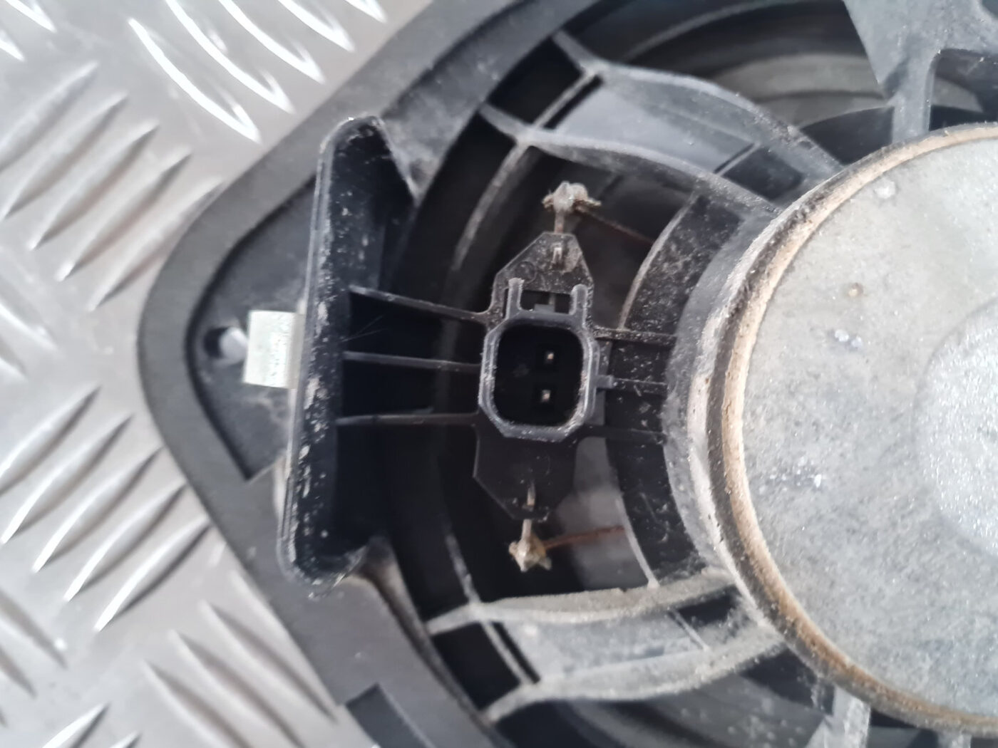 Durvju skaļrunis, apakšā priekš OPEL INSIGNIA 2010 4 Durvju skaļrunis, apakšā priekš OPEL INSIGNIA 2010