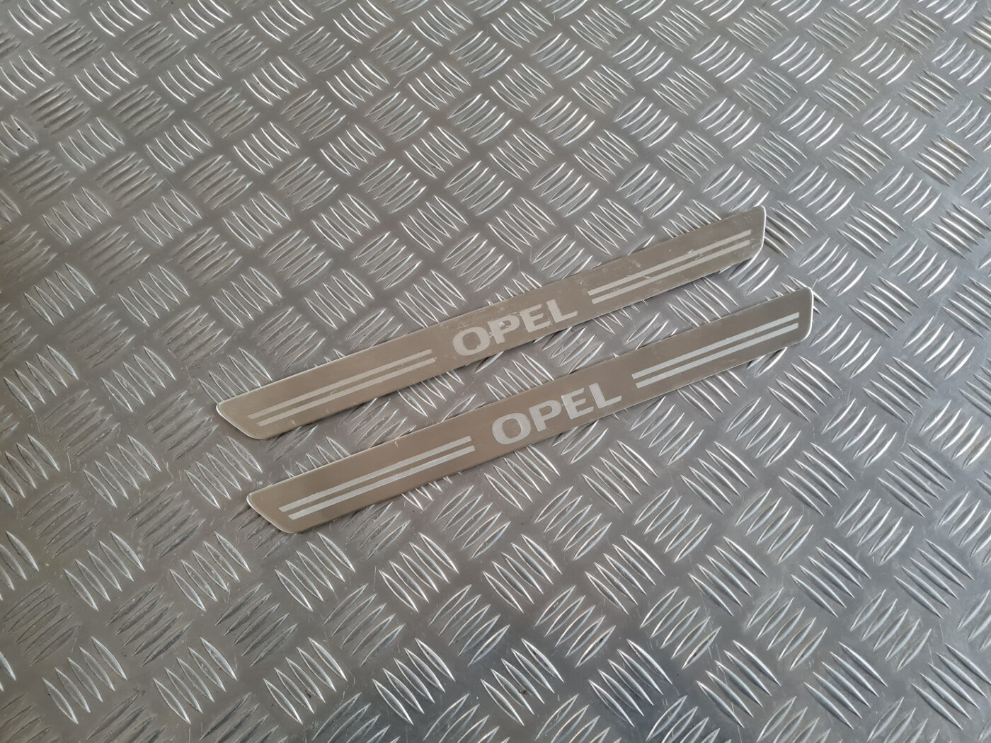 Sliekšņu uzliku komplekts priekš OPEL INSIGNIA 2010 1 Sliekšņu uzliku komplekts priekš OPEL INSIGNIA 2010