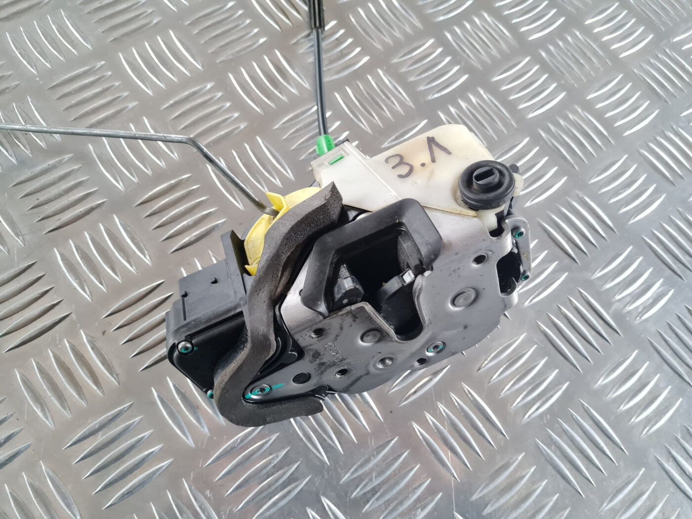 Aizmugurējo kreiso durvju slēdzene priekš OPEL INSIGNIA 2010 4 Aizmugurējo kreiso durvju slēdzene priekš OPEL INSIGNIA 2010