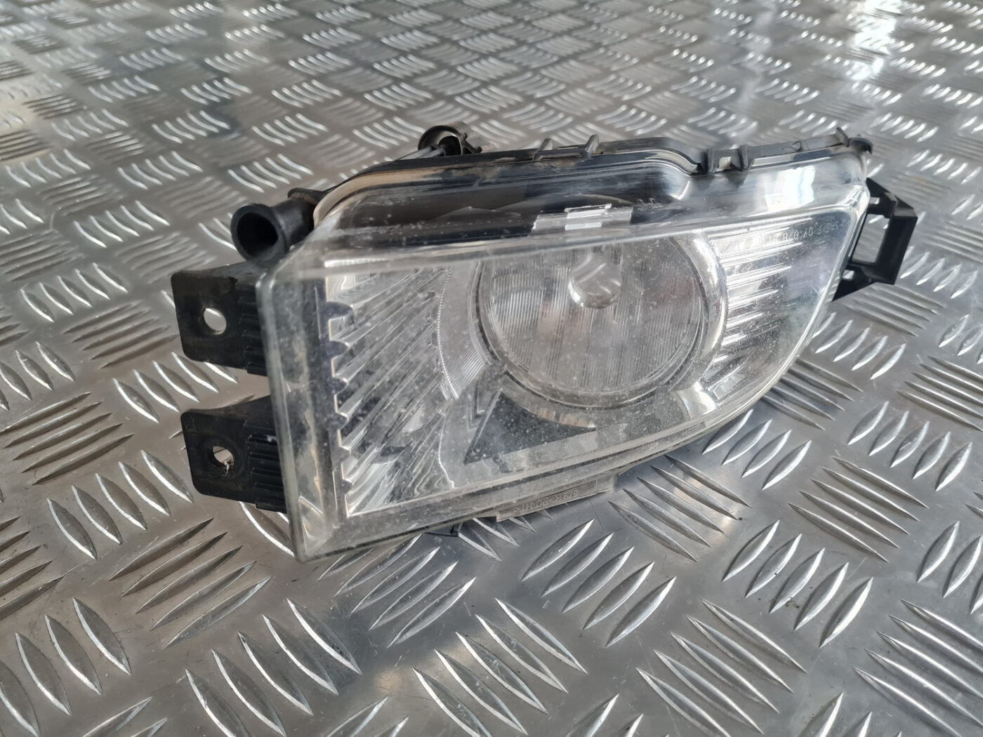 Miglas lukturis priekšā labajā pusē priekš OPEL INSIGNIA 2010 2 Miglas lukturis priekšā labajā pusē priekš OPEL INSIGNIA 2010