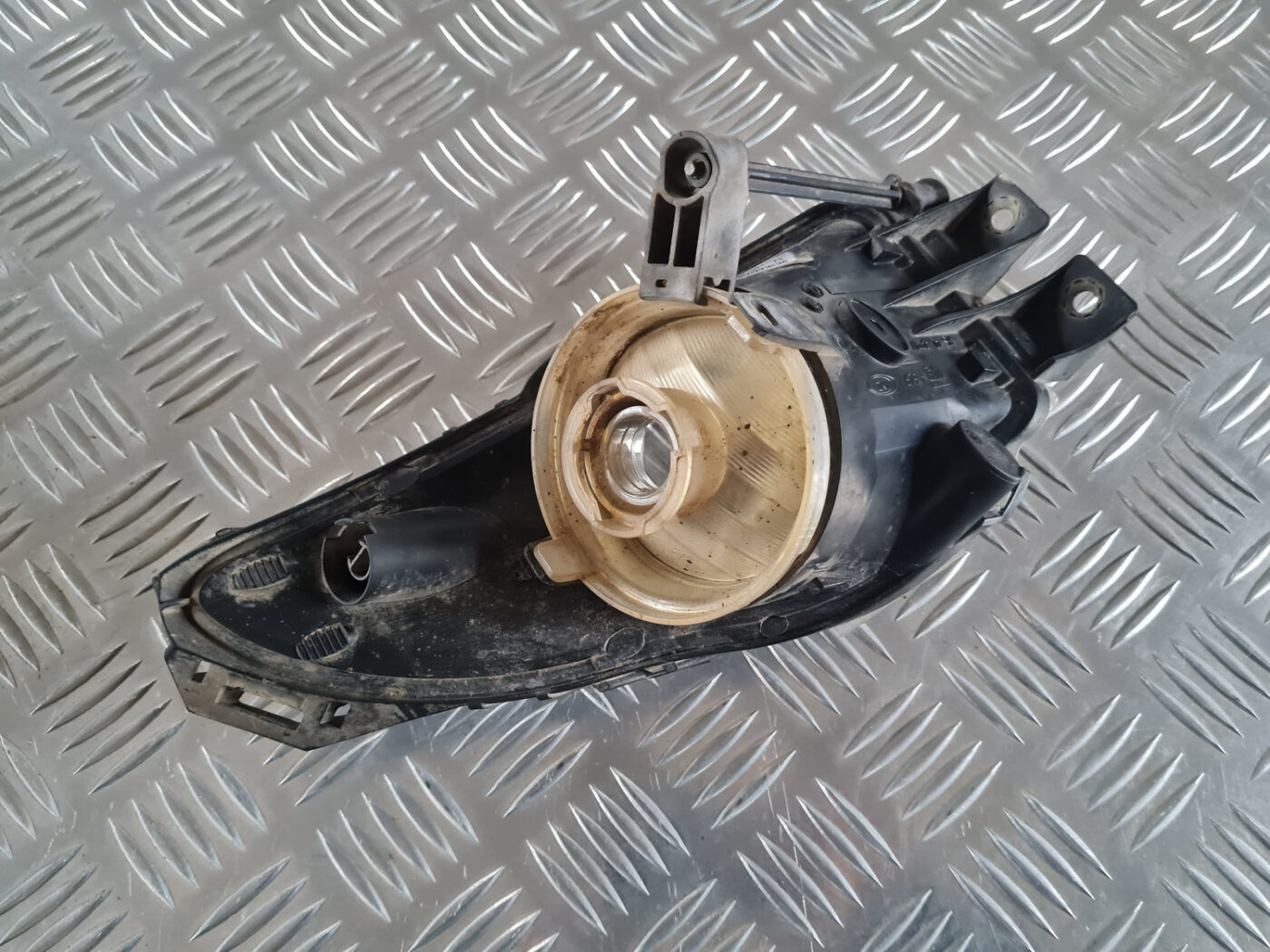 Miglas lukturis priekšā labajā pusē priekš OPEL INSIGNIA 2010 4 Miglas lukturis priekšā labajā pusē priekš OPEL INSIGNIA 2010