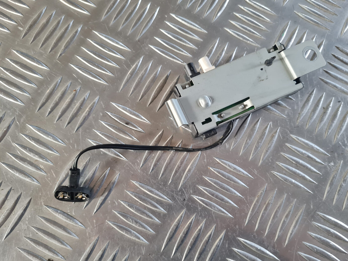 Antenas pastiprinātāja bloks priekš OPEL INSIGNIA 2010 5 Antenas pastiprinātāja bloks priekš OPEL INSIGNIA 2010