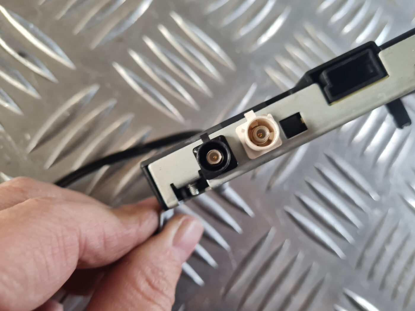 Antenas pastiprinātāja bloks priekš OPEL INSIGNIA 2010 4 Antenas pastiprinātāja bloks priekš OPEL INSIGNIA 2010