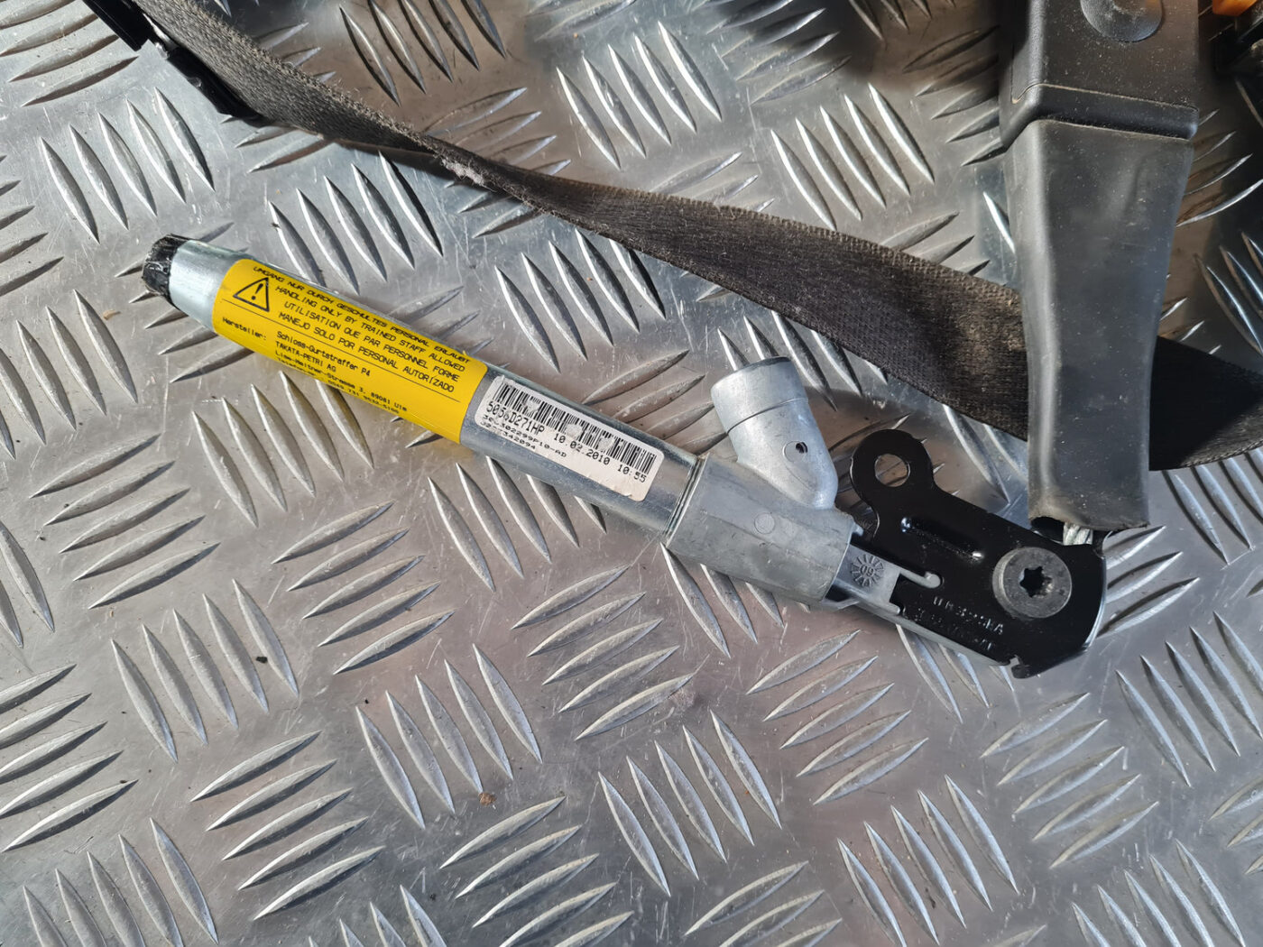 Priekšējā kreisā drošības josta priekš OPEL INSIGNIA 2010