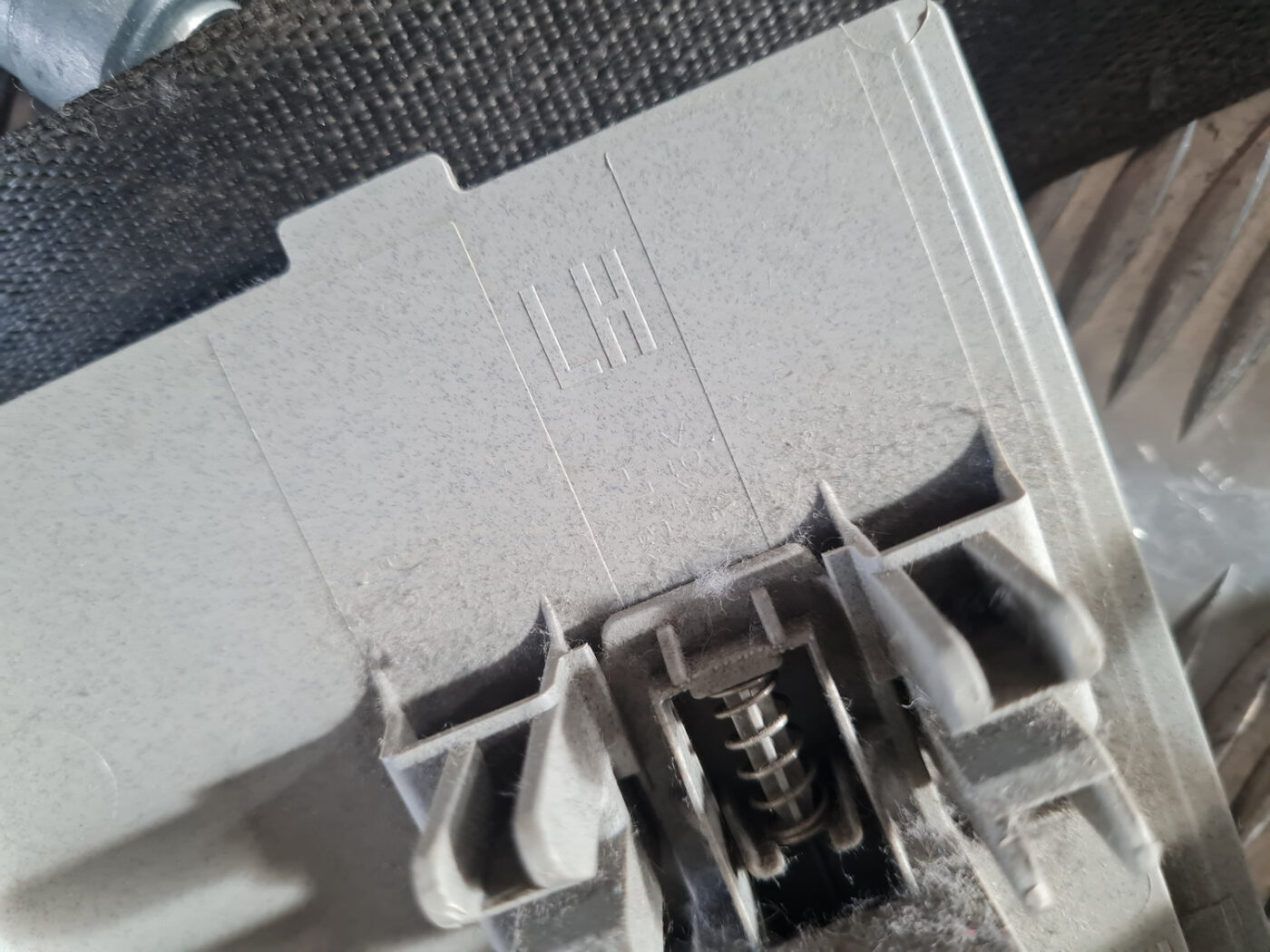 Priekšējā kreisā drošības josta priekš OPEL INSIGNIA 2010