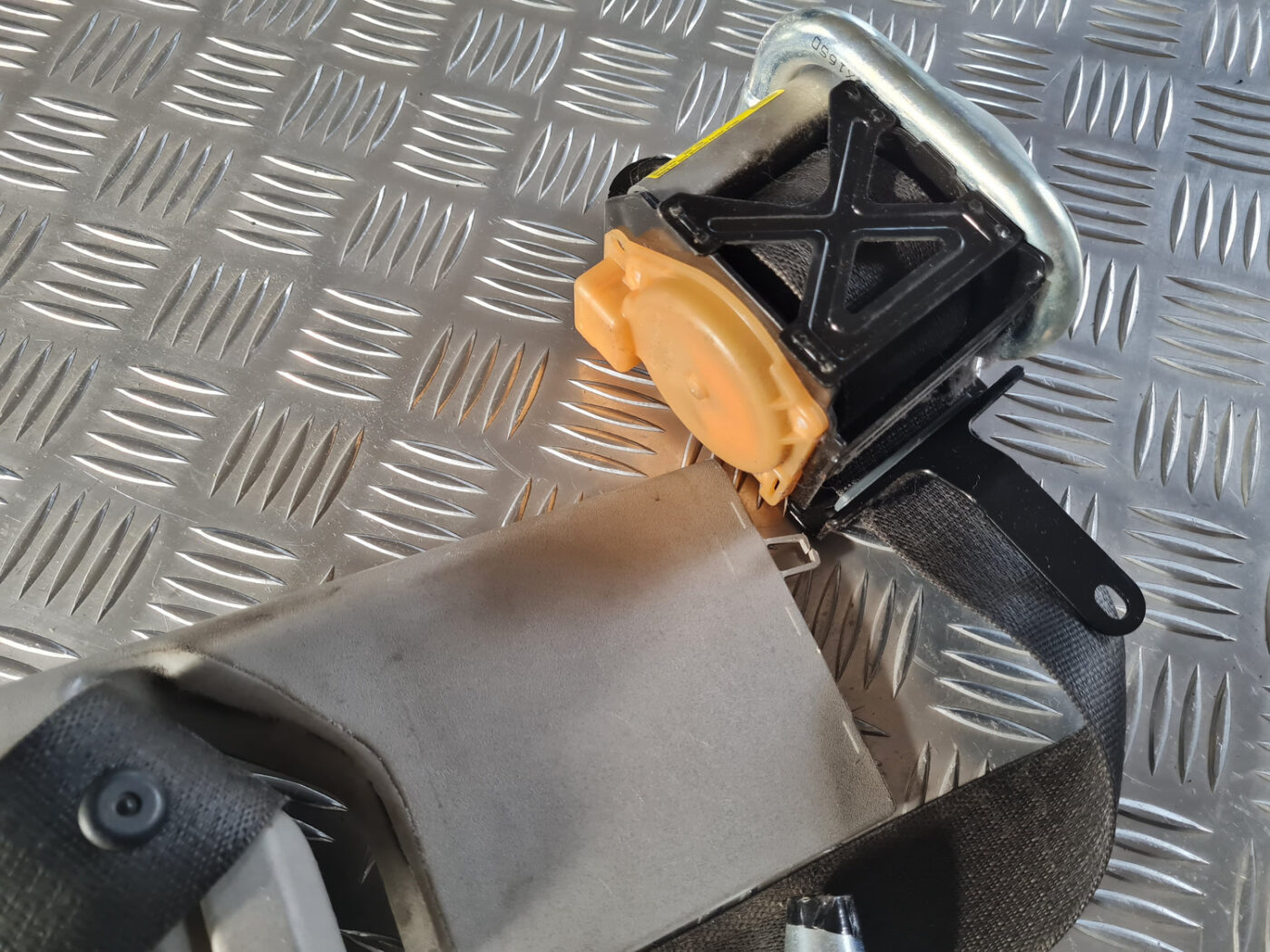 Priekšējā kreisā drošības josta priekš OPEL INSIGNIA 2010