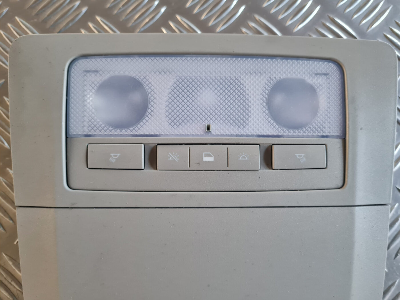 Salona apgaismojuma panelis priekš OPEL INSIGNIA 2010 2 Salona apgaismojuma panelis priekš OPEL INSIGNIA 2010