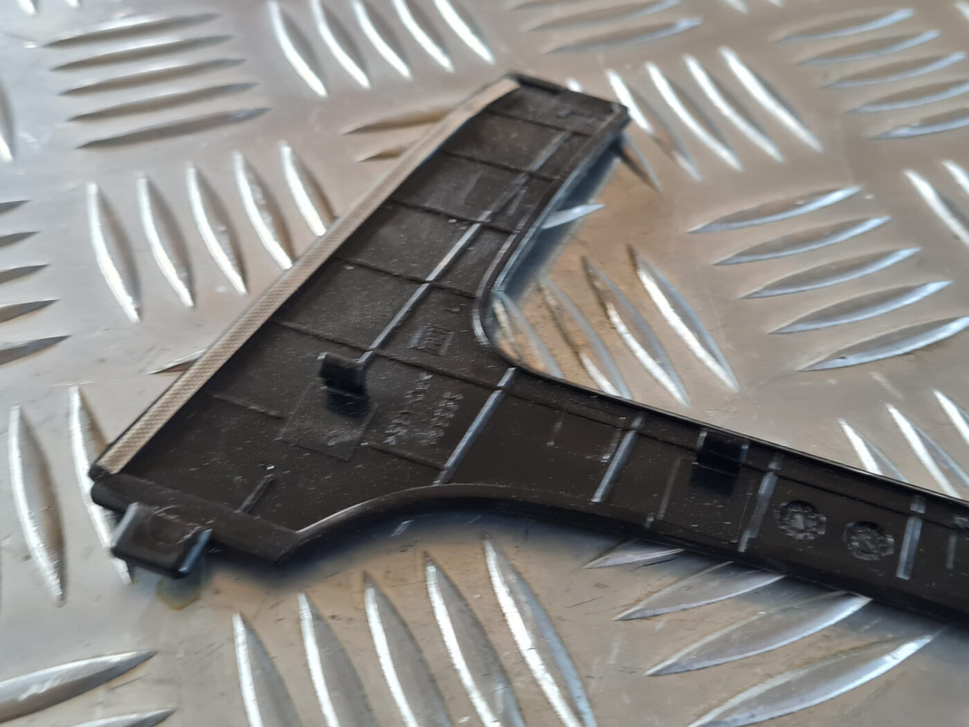 Mērinstrumentu paneļa dekoratīvais rāmis priekš OPEL INSIGNIA 2010