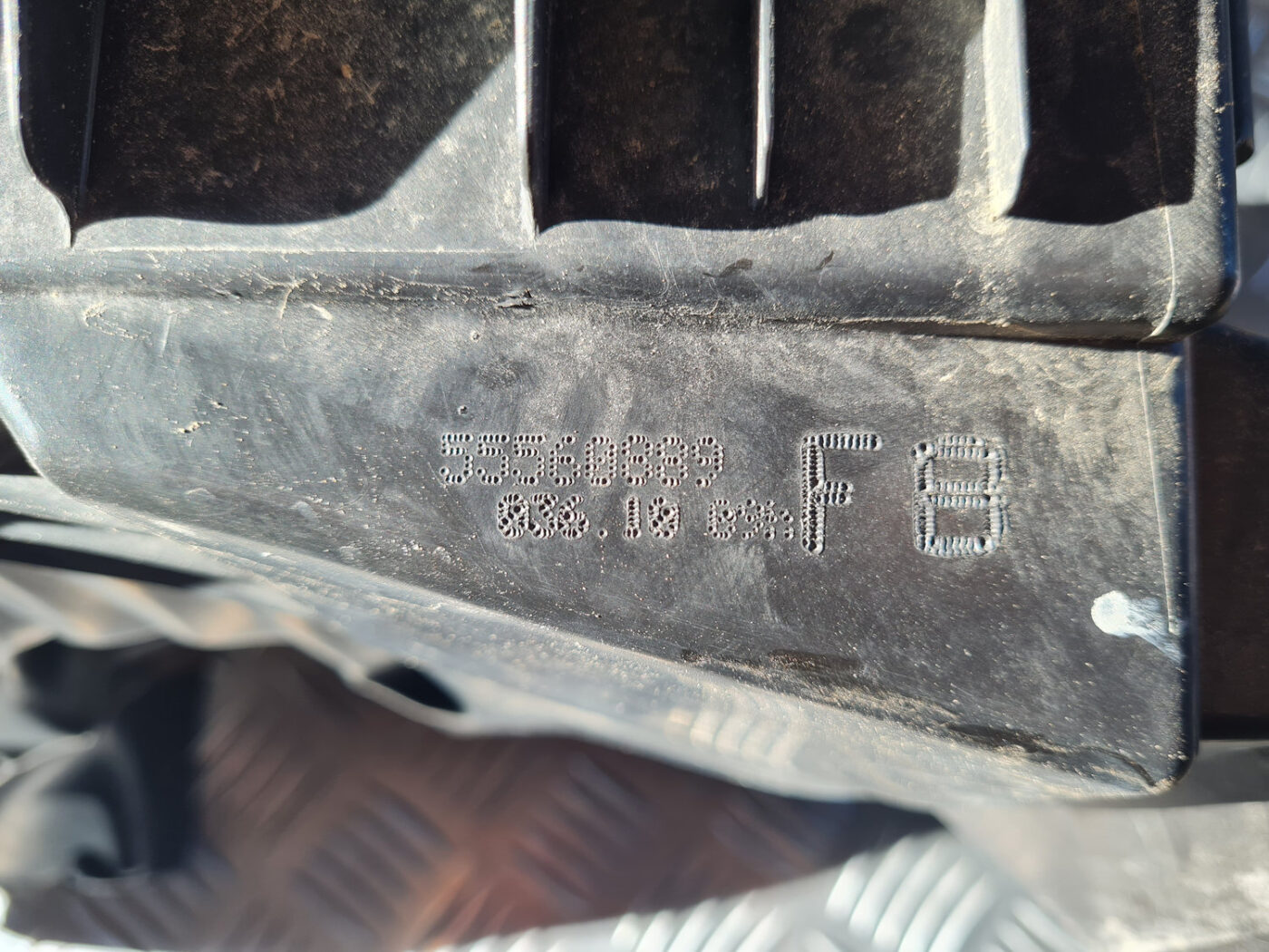 Gaisa filtra korpuss priekš OPEL INSIGNIA 2010 3 Gaisa filtra korpuss priekš OPEL INSIGNIA 2010