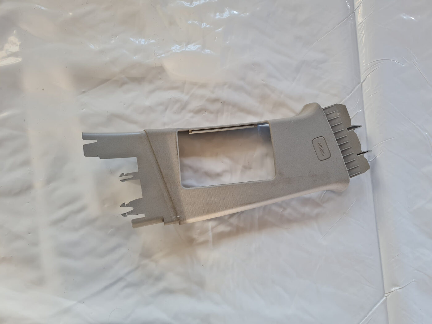 Vidējas salona statnes apdare priekš OPEL INSIGNIA 2010