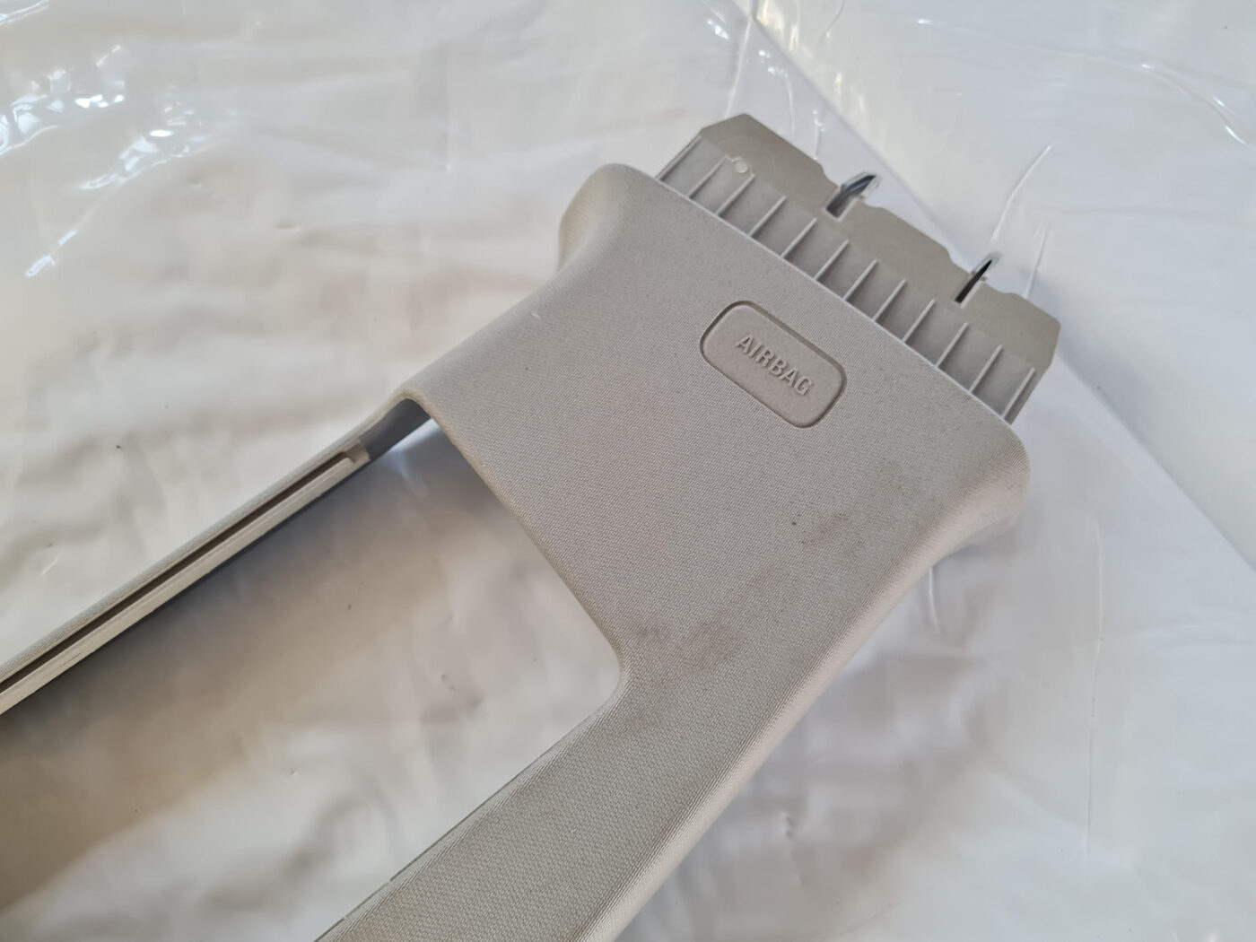 Vidējas salona statnes apdare priekš OPEL INSIGNIA 2010