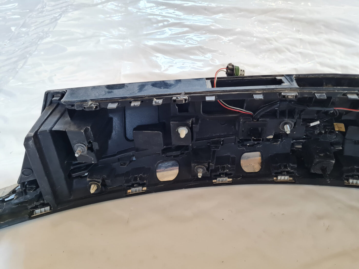 Numura zīmes gaismas uzlika komplektā priekš OPEL INSIGNIA 2010 9 Numura zīmes gaismas uzlika komplektā priekš OPEL INSIGNIA 2010