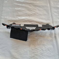 Radiatoru augšēja uzlika priekš OPEL INSIGNIA 2010