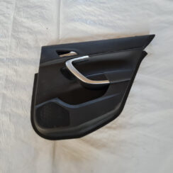 Aizmugurējo labo durvju apdare priekš OPEL INSIGNIA 2010