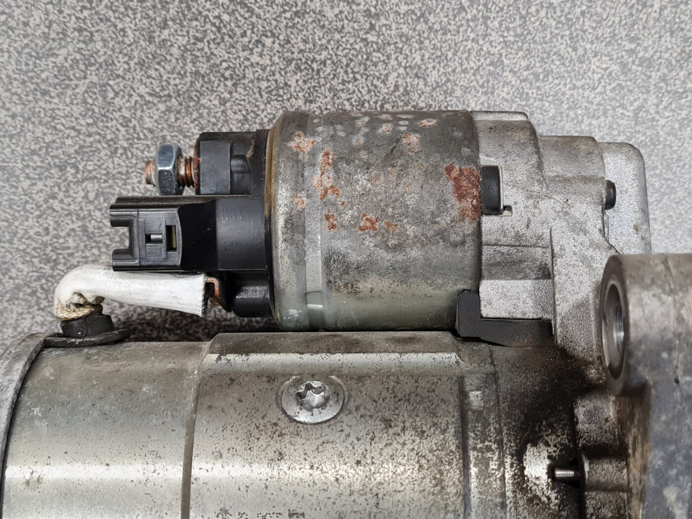 Starteris priekš TOYOTA AVENSIS 2012