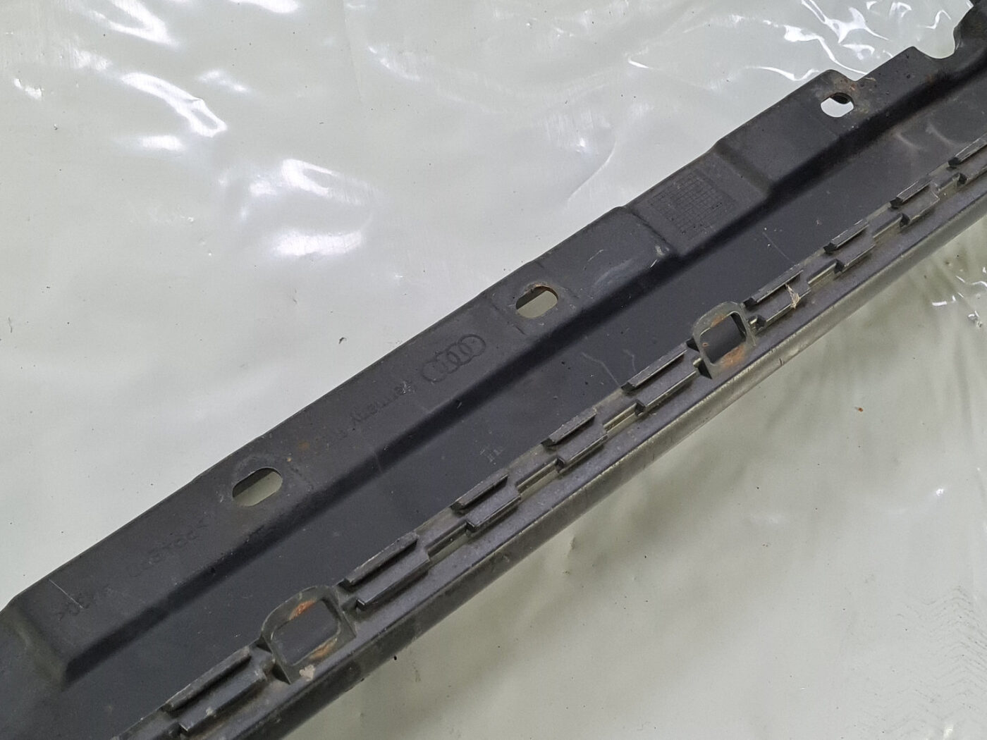 Ārēja sliekšņa laba uzlika priekš AUDI A4 2004 7 Ārēja sliekšņa laba uzlika priekš AUDI A4 2004