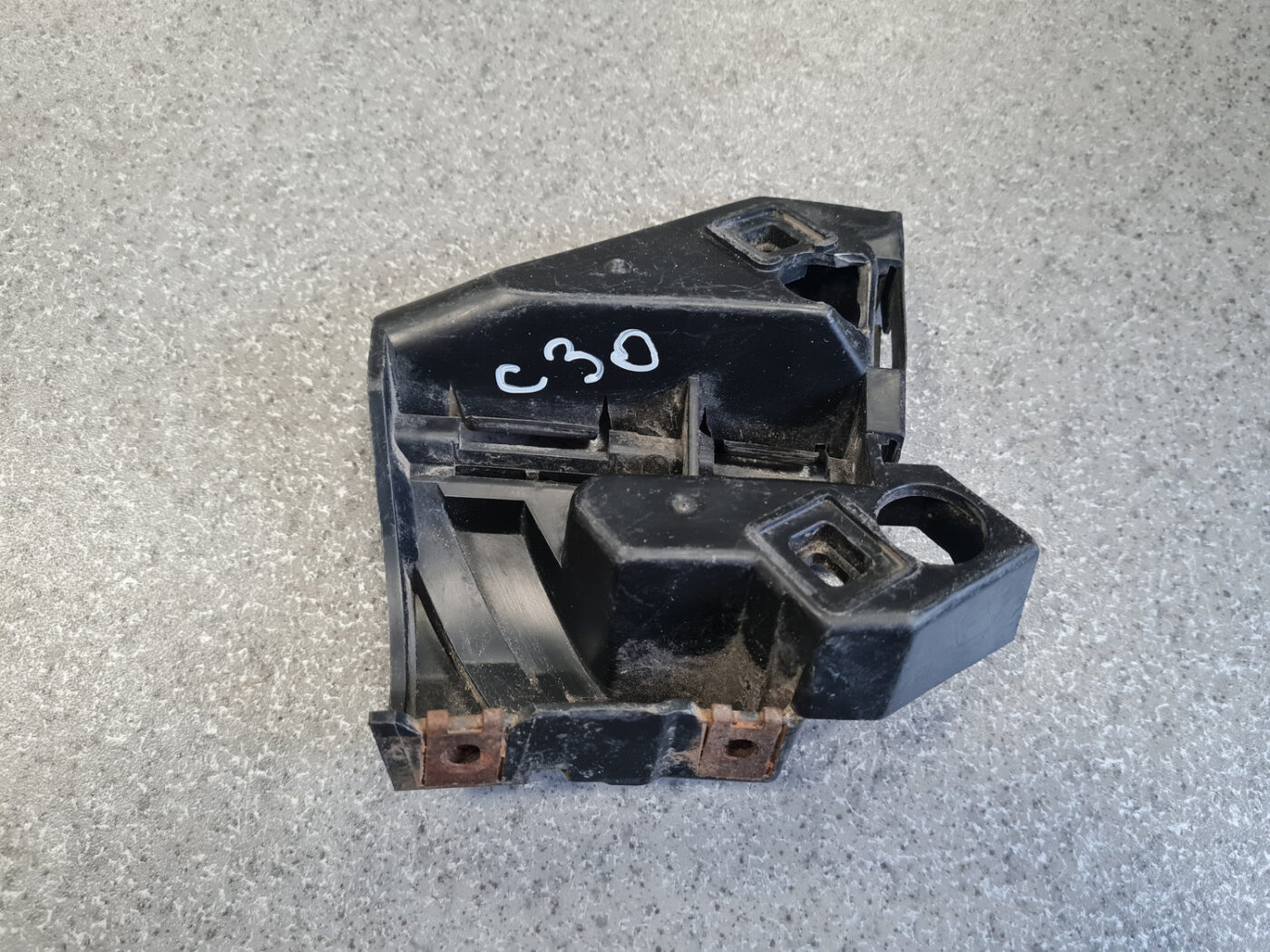 Priekšējā spārna un bufera stiprinājums priekš VOLVO C30 2008 BLACK 5 Priekšējā spārna un bufera stiprinājums priekš VOLVO C30 2008 BLACK