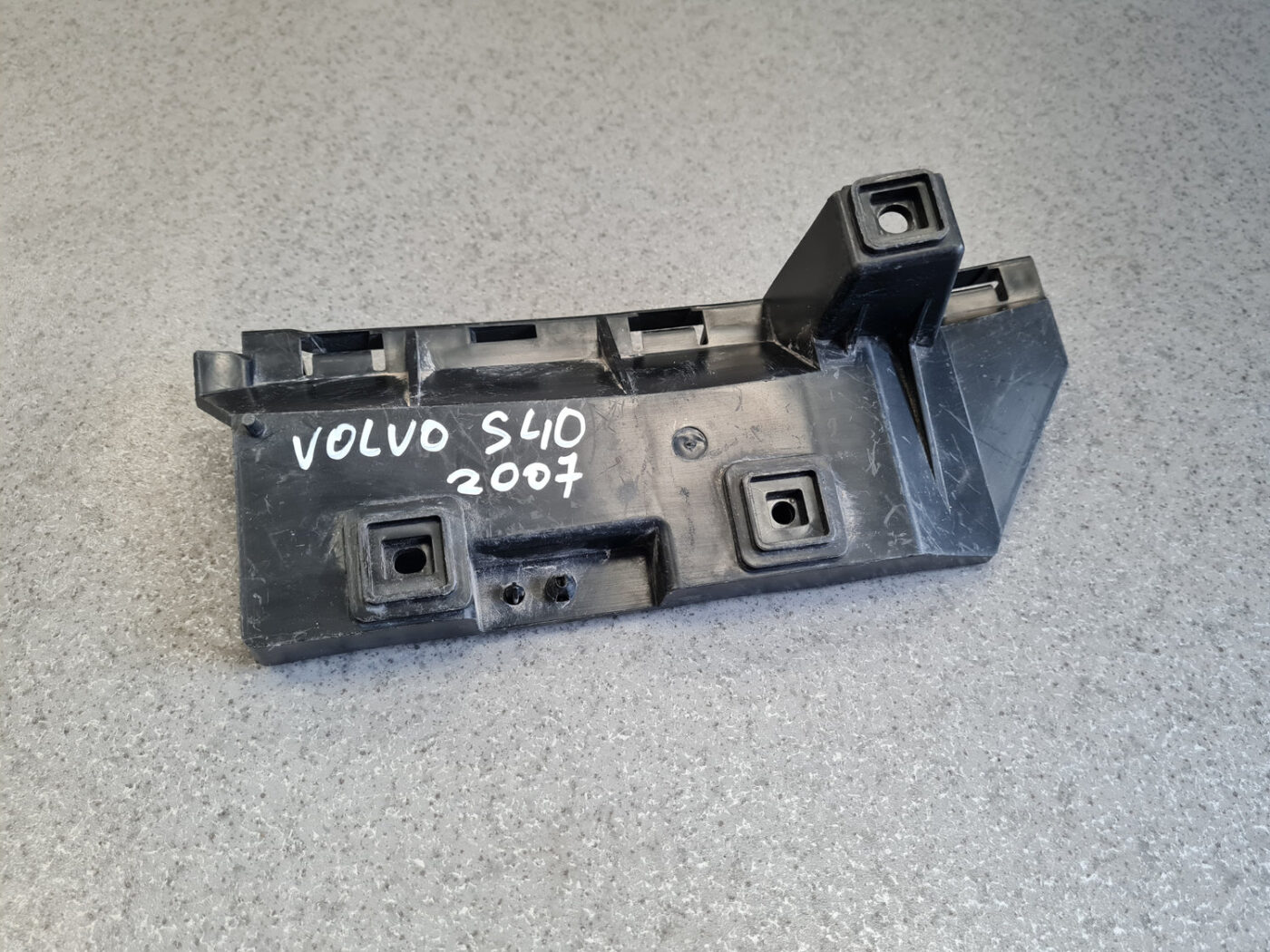 Aizmugurēja bufera kronšteins priekš VOLVO S40 2007 2 Aizmugurēja bufera kronšteins priekš VOLVO S40 2007