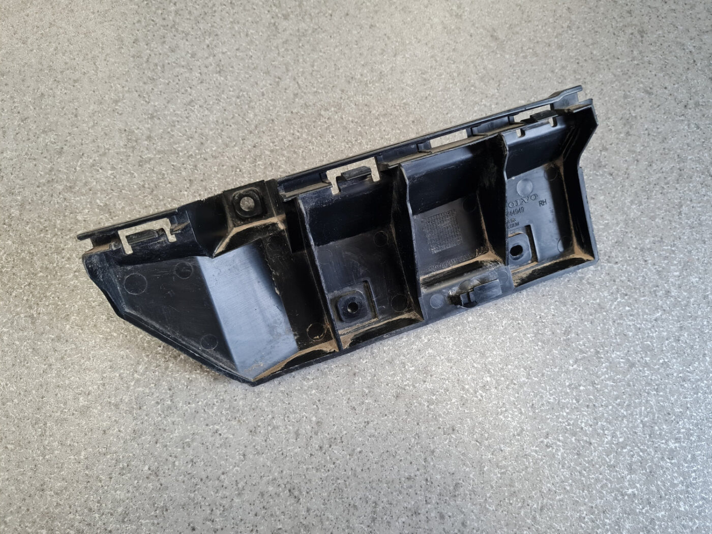 Aizmugurēja bufera kronšteins priekš VOLVO S40 2007 5 Aizmugurēja bufera kronšteins priekš VOLVO S40 2007