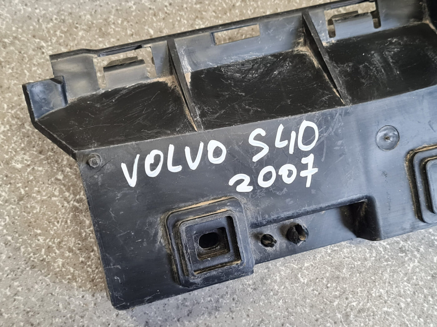 Aizmugurēja bufera kronšteins priekš VOLVO S40 2007 3 Aizmugurēja bufera kronšteins priekš VOLVO S40 2007