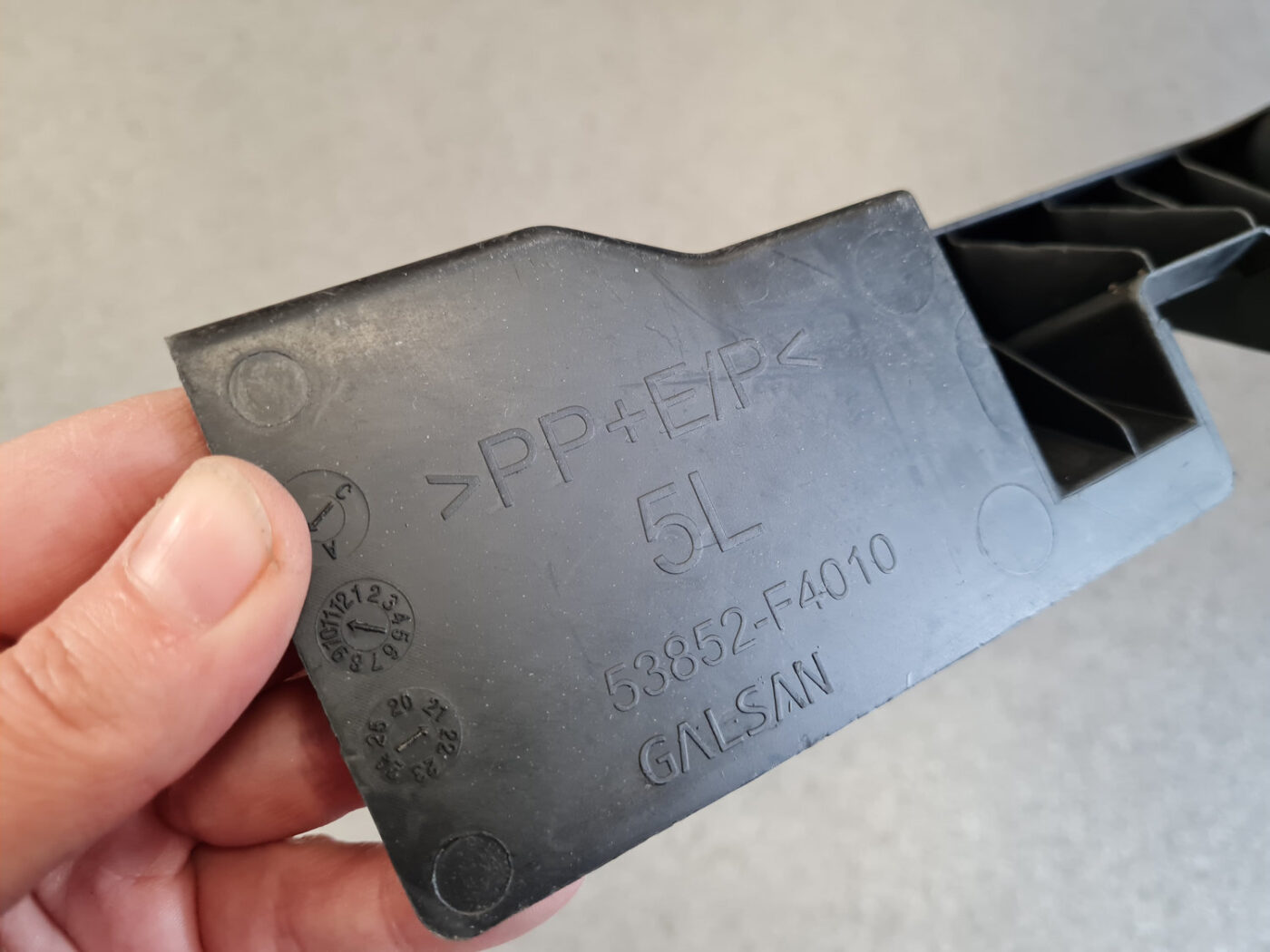 Priekšējais kreisais paspārns priekš TOYOTA CHR 2017-2023 4 Priekšējais kreisais paspārns priekš TOYOTA CHR 2017-2023