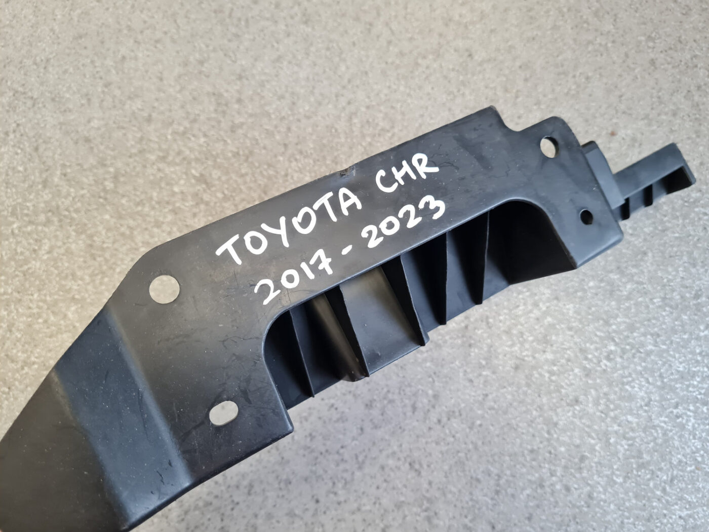 Priekšējais kreisais paspārns priekš TOYOTA CHR 2017-2023 3 Priekšējais kreisais paspārns priekš TOYOTA CHR 2017-2023