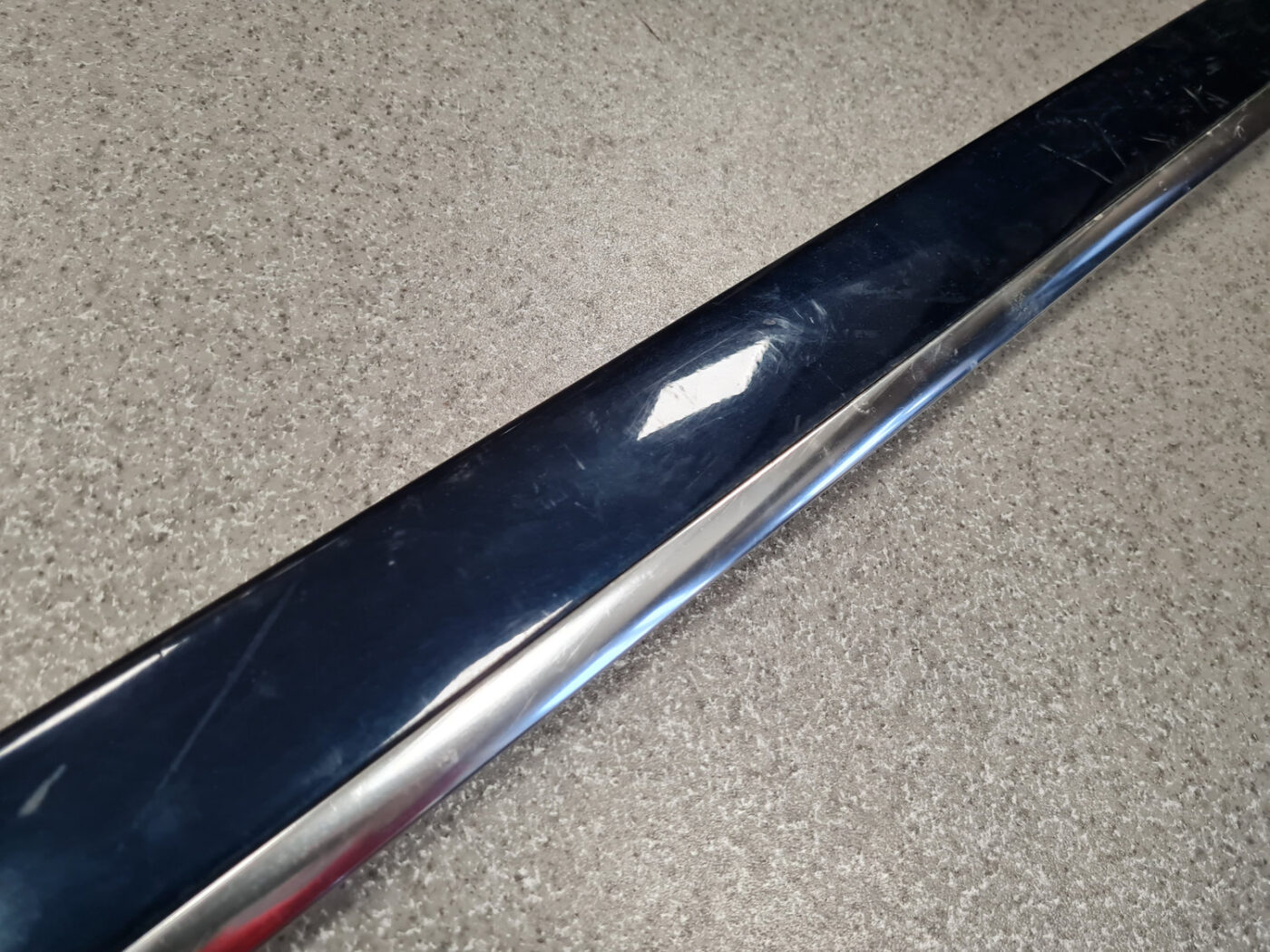 Priekšējo labo durvju moldings priekš PEUGEOT 607 2010