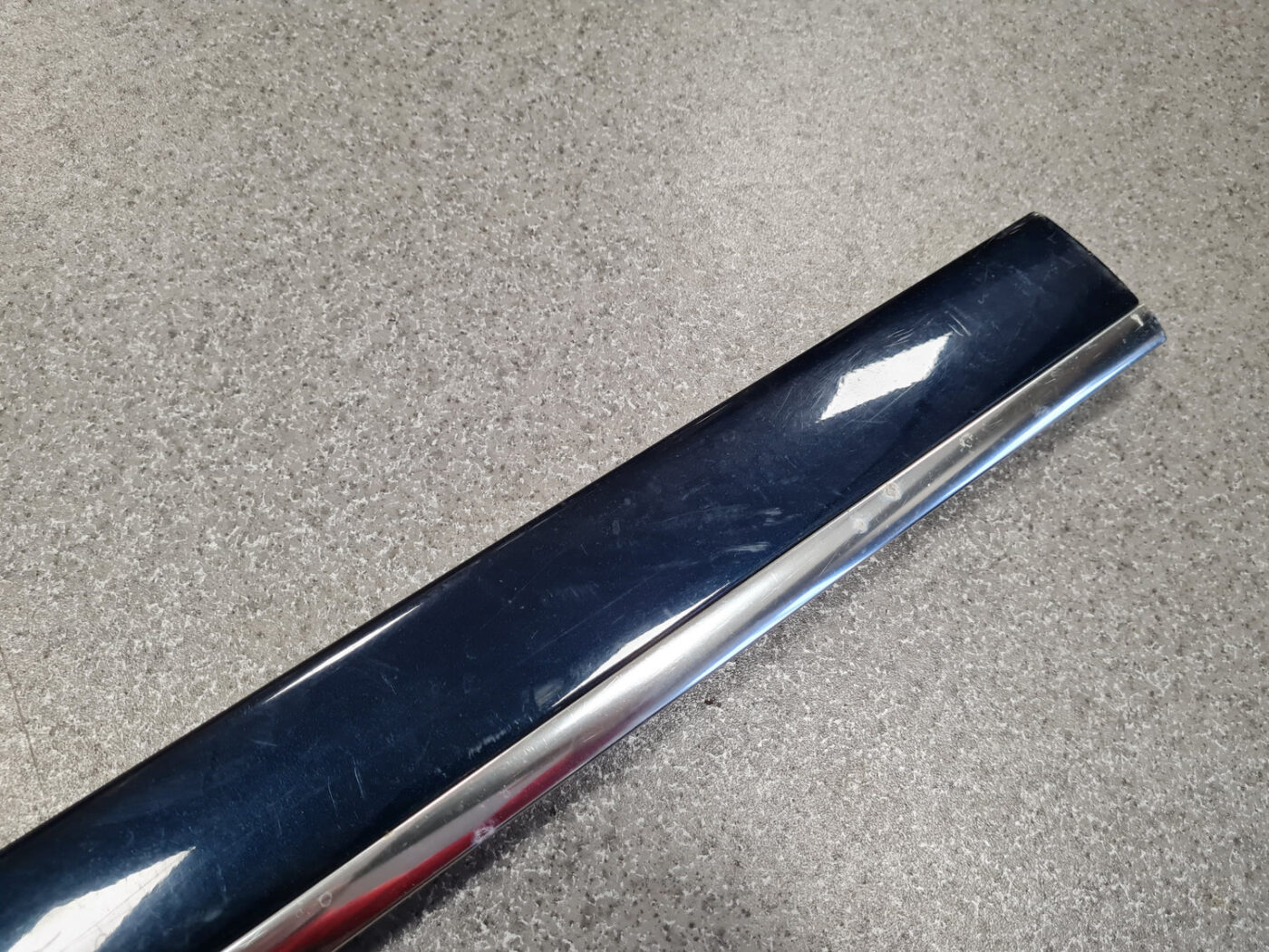 Priekšējo labo durvju moldings priekš PEUGEOT 607 2010