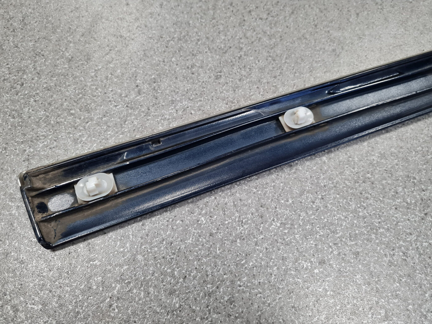 Priekšējo labo durvju moldings priekš PEUGEOT 607 2010