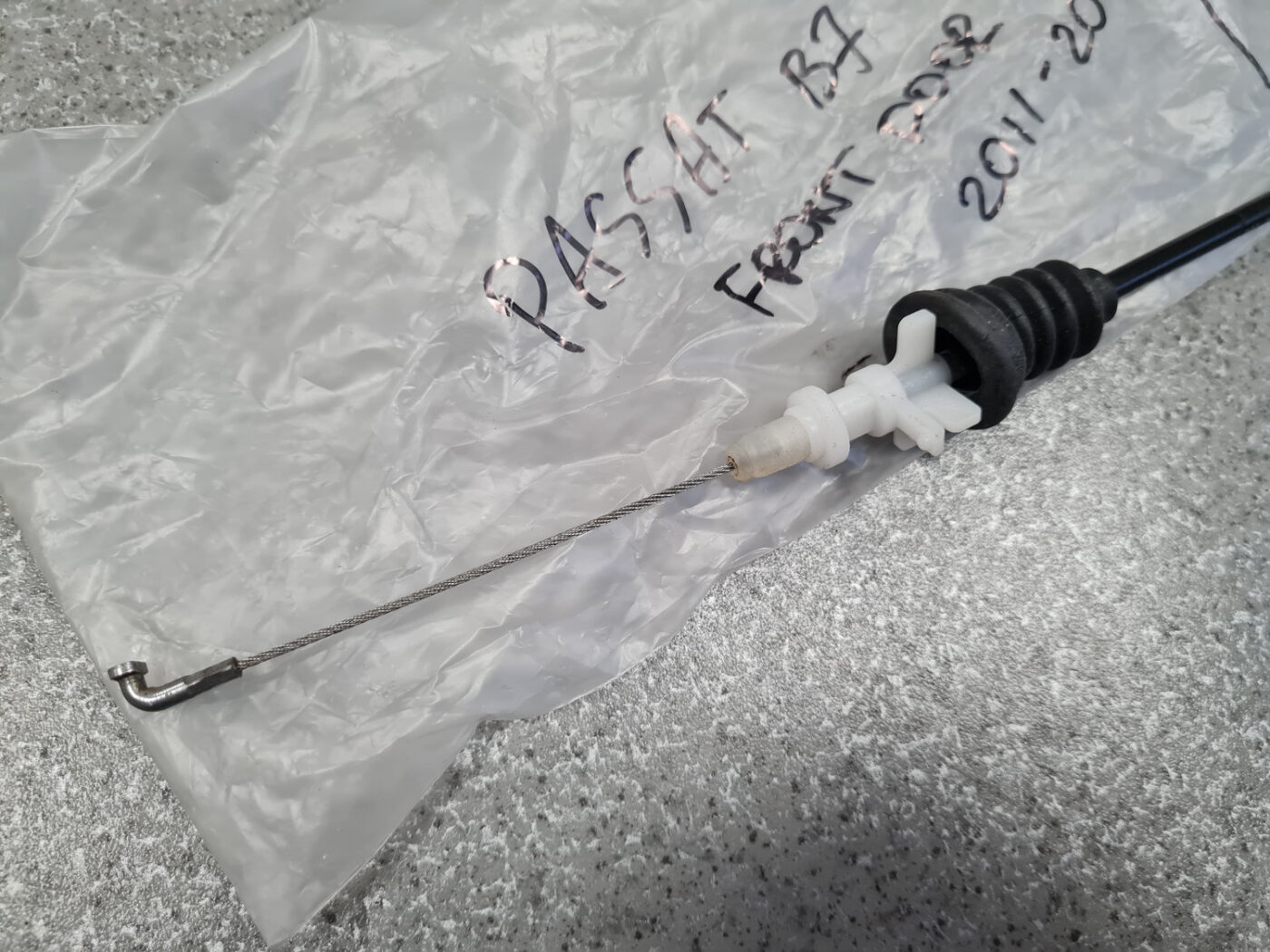 Durvju roktura trose priekš VW PASSAT B7 2011-2015 2 Durvju roktura trose priekš VW PASSAT B7 2011-2015