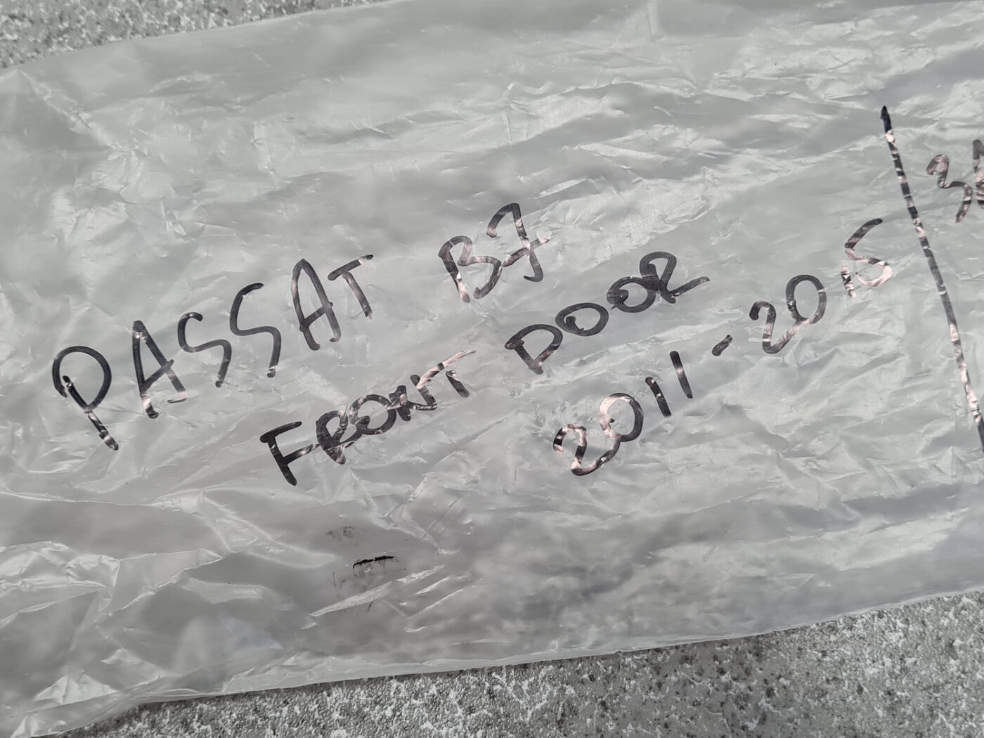 Durvju roktura trose priekš VW PASSAT B7 2011-2015 4 Durvju roktura trose priekš VW PASSAT B7 2011-2015