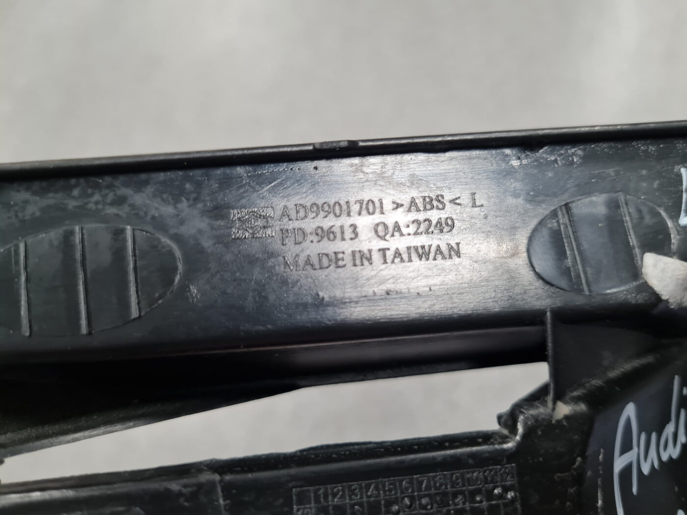 Miglas luktura reste, pa kreisi priekš AUDI A6 AVANT 2006 3 Miglas luktura reste, pa kreisi priekš AUDI A6 AVANT 2006