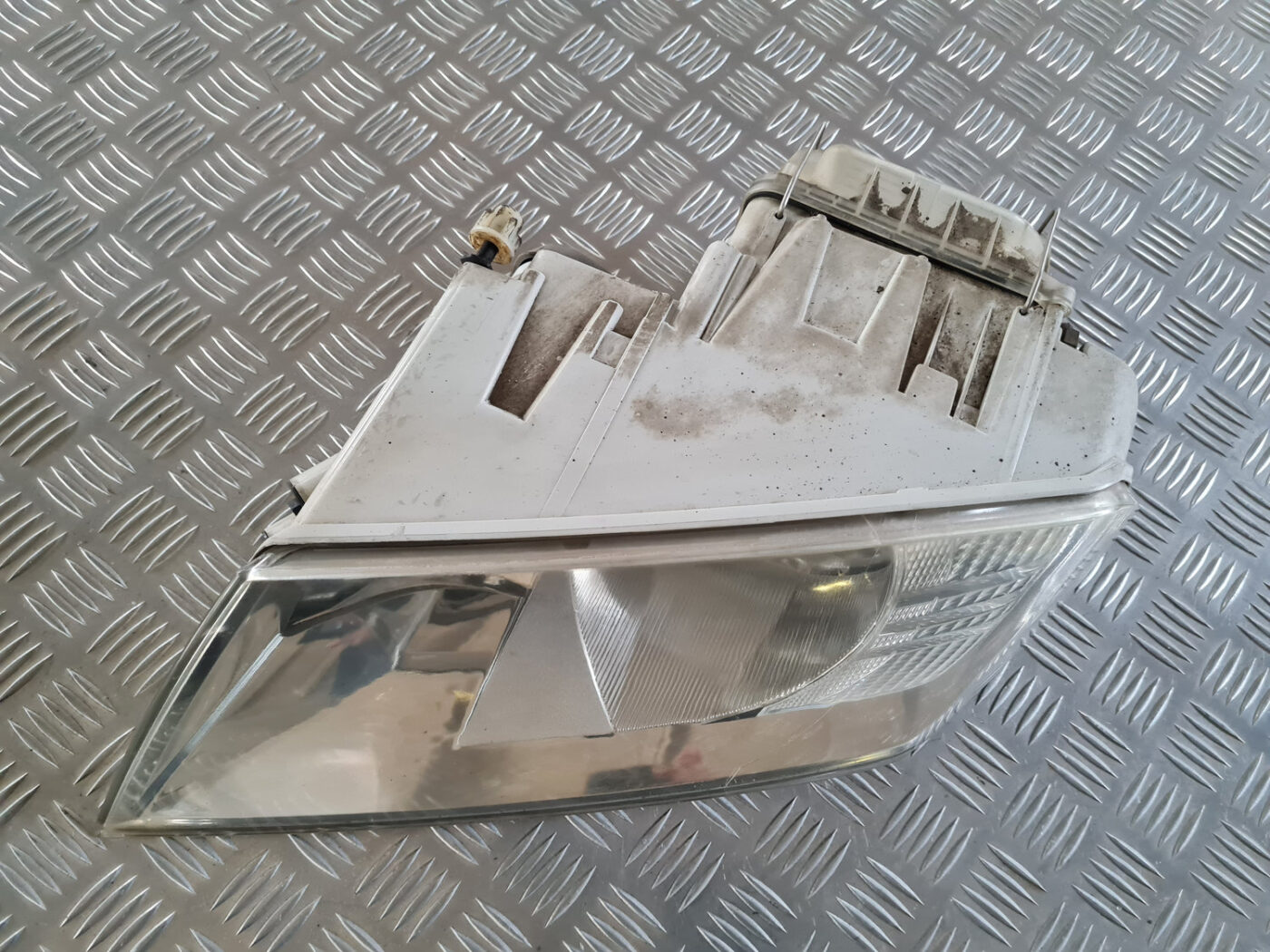 Priekšējais kreisais lukturis priekš ŠKODA OCTAVIA 2007 9 Priekšējais kreisais lukturis priekš ŠKODA OCTAVIA 2007