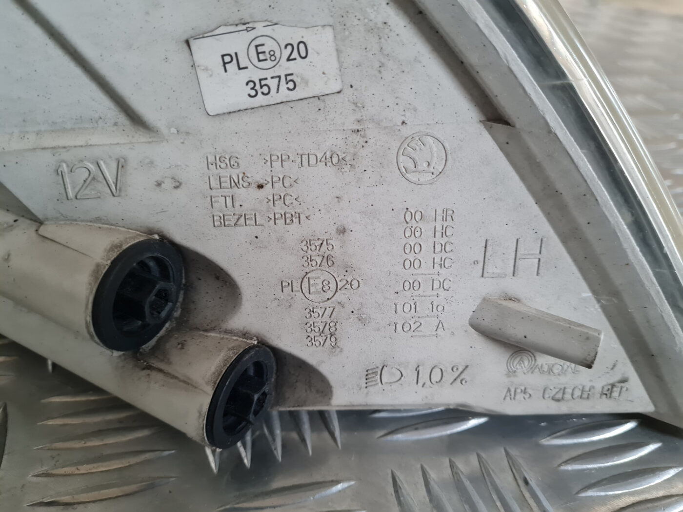 Priekšējais kreisais lukturis priekš ŠKODA OCTAVIA 2007 3 Priekšējais kreisais lukturis priekš ŠKODA OCTAVIA 2007