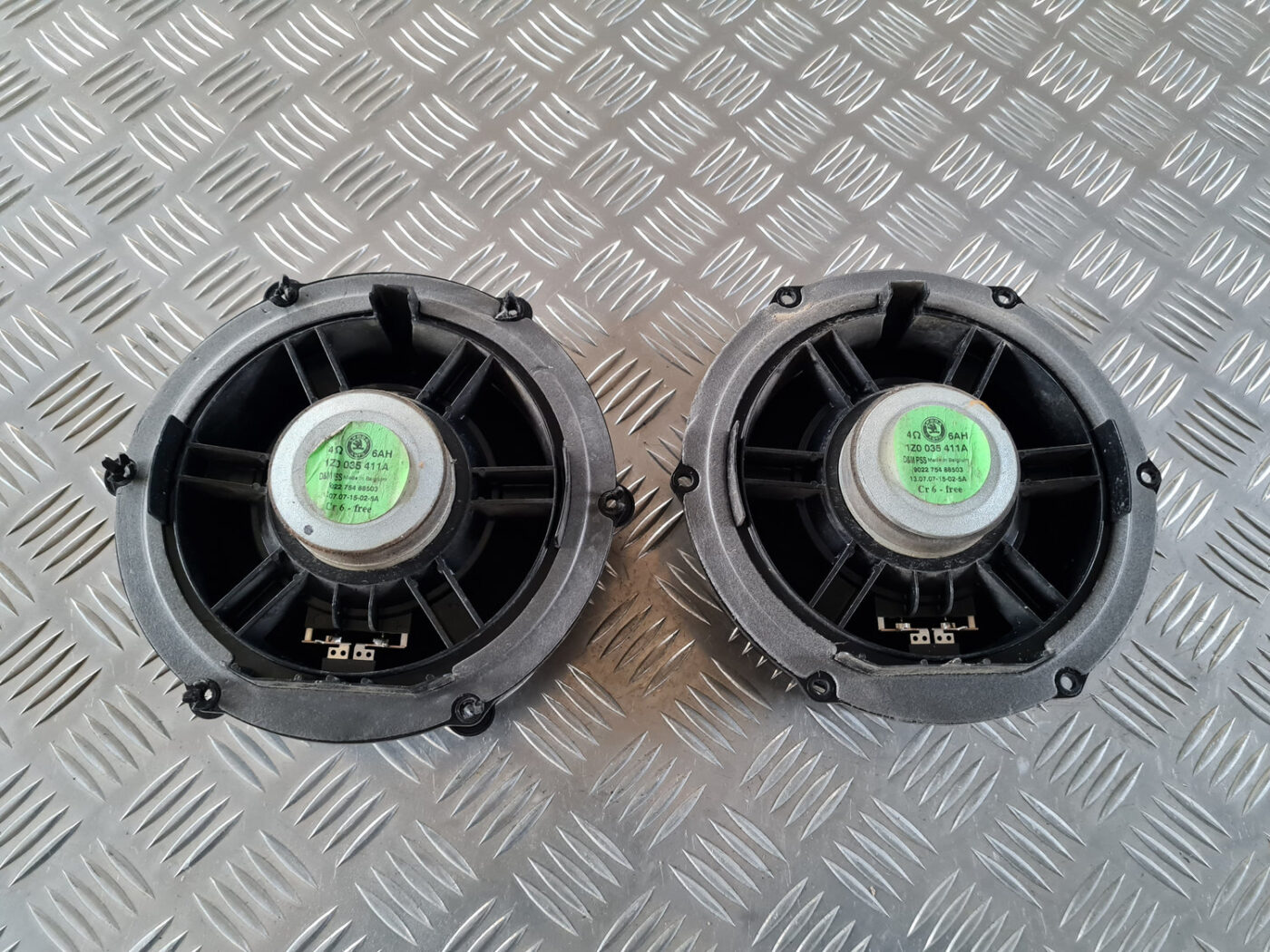 Durvju skaļrunis, apakšā priekš ŠKODA OCTAVIA 2007