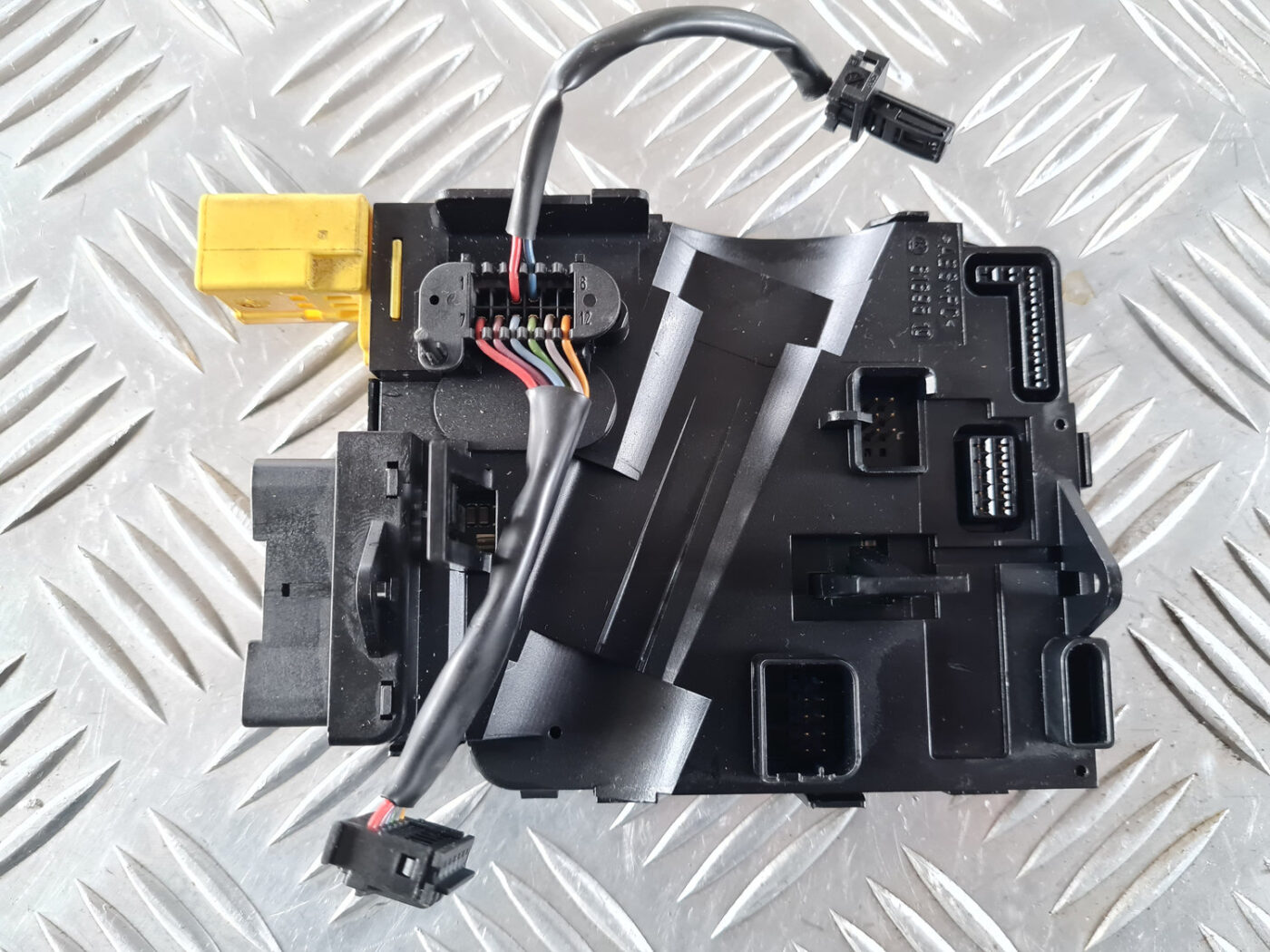 Stūres statnes vadības bloks priekš ŠKODA OCTAVIA 2007 2 Stūres statnes vadības bloks priekš ŠKODA OCTAVIA 2007