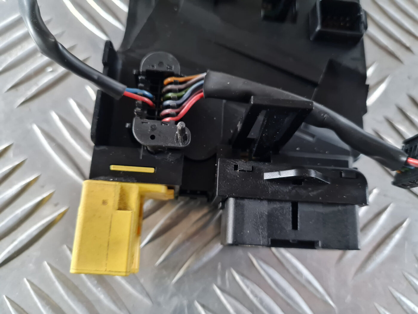 Stūres statnes vadības bloks priekš ŠKODA OCTAVIA 2007 7 Stūres statnes vadības bloks priekš ŠKODA OCTAVIA 2007