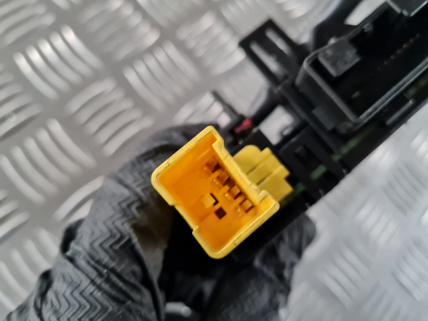 Stūres statnes vadības bloks priekš ŠKODA OCTAVIA 2007 5 Stūres statnes vadības bloks priekš ŠKODA OCTAVIA 2007