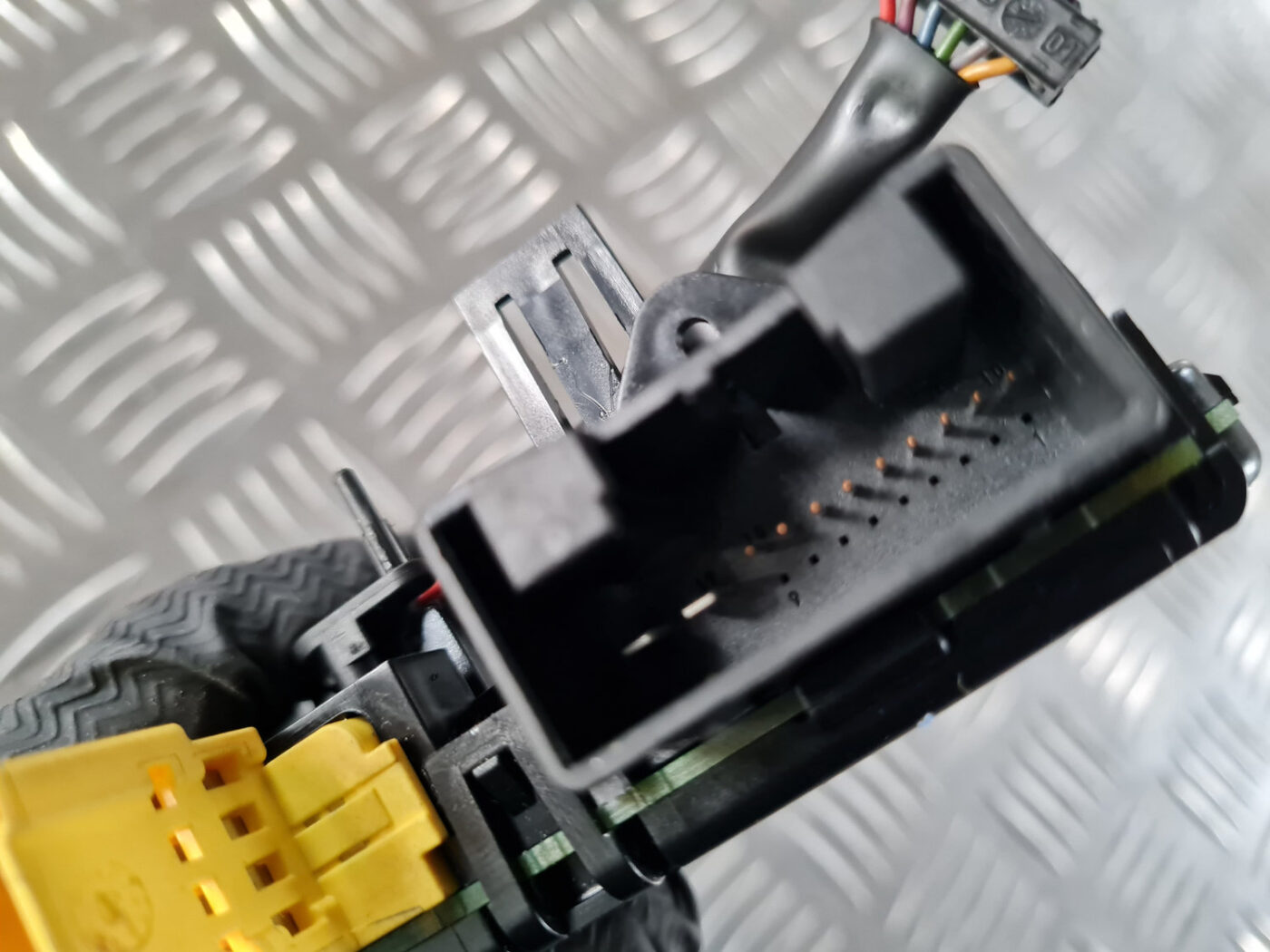 Stūres statnes vadības bloks priekš ŠKODA OCTAVIA 2007 4 Stūres statnes vadības bloks priekš ŠKODA OCTAVIA 2007