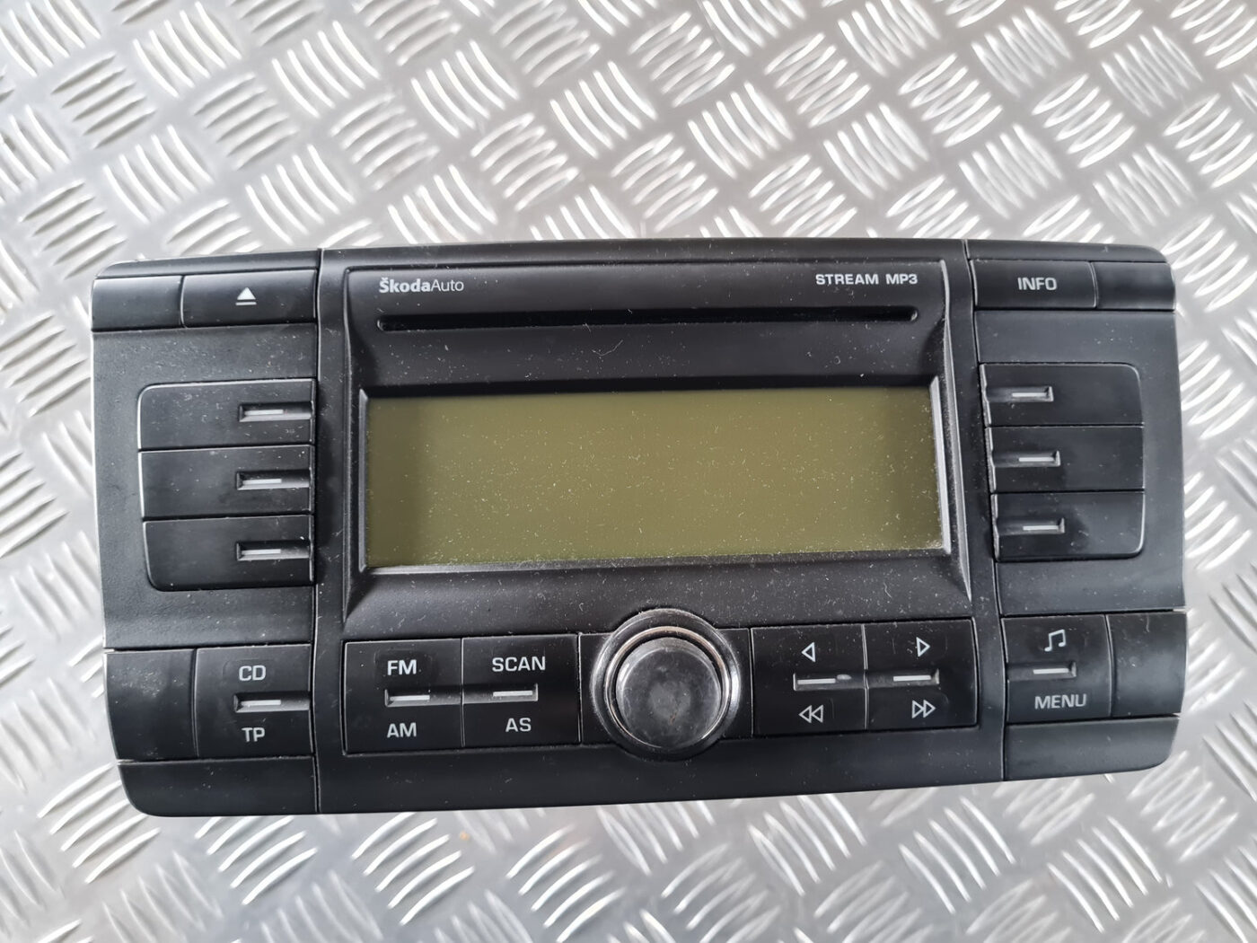 CD/DVD/Navigācijas bloks priekš ŠKODA OCTAVIA 2007 2 CD/DVD/Navigācijas bloks priekš ŠKODA OCTAVIA 2007