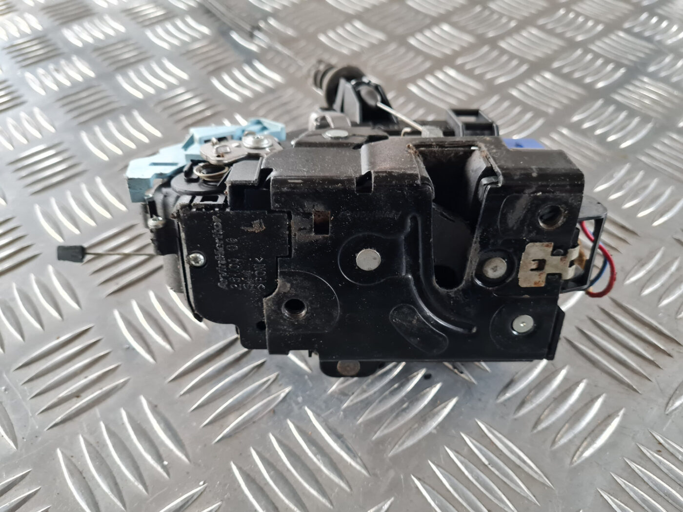 Priekšējo kreiso durvju slēdzene priekš ŠKODA OCTAVIA 2007